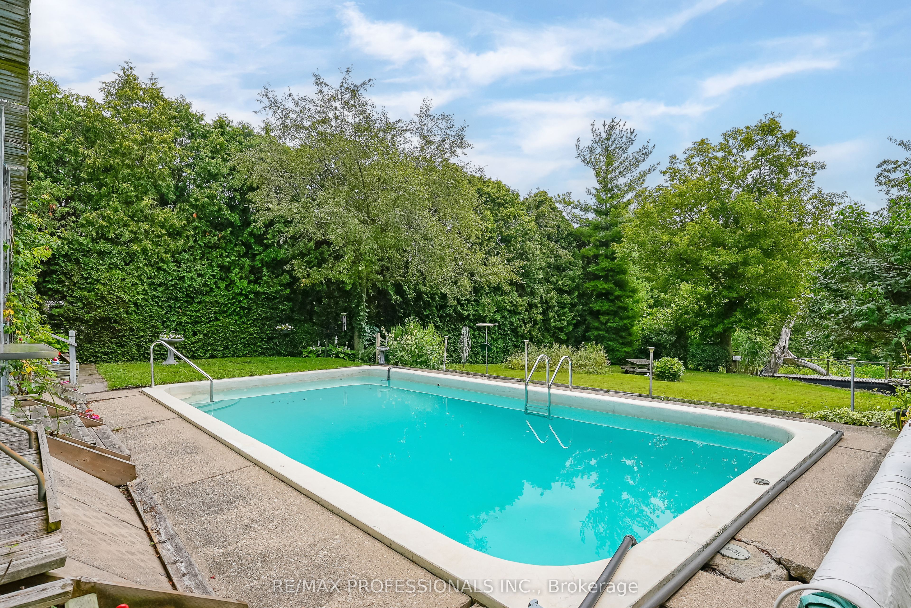189 Edenbridge Drive Property Photo 39