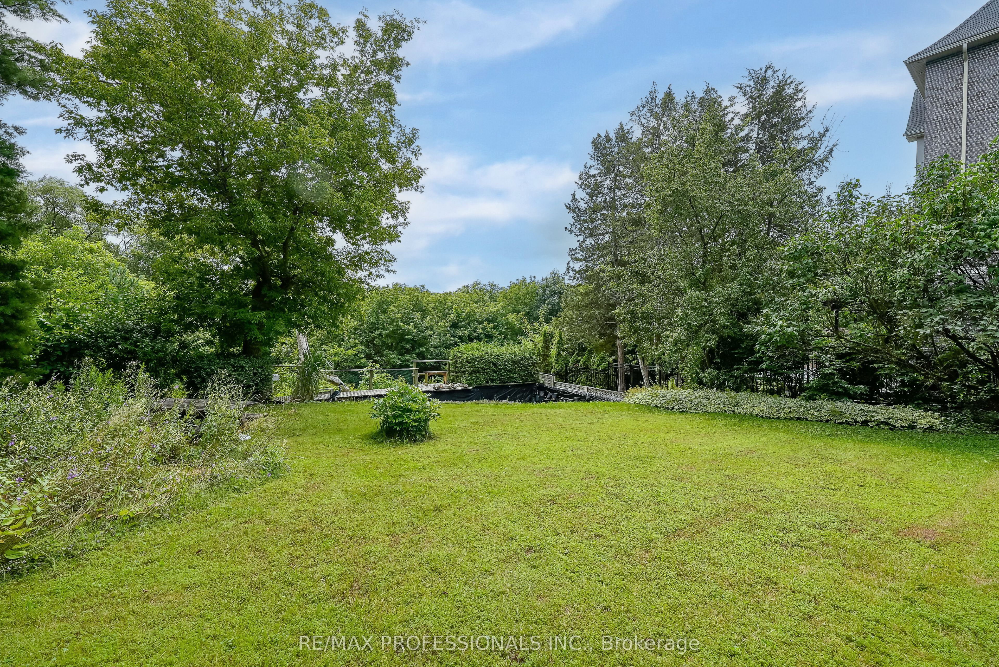189 Edenbridge Drive Property Photo 41
