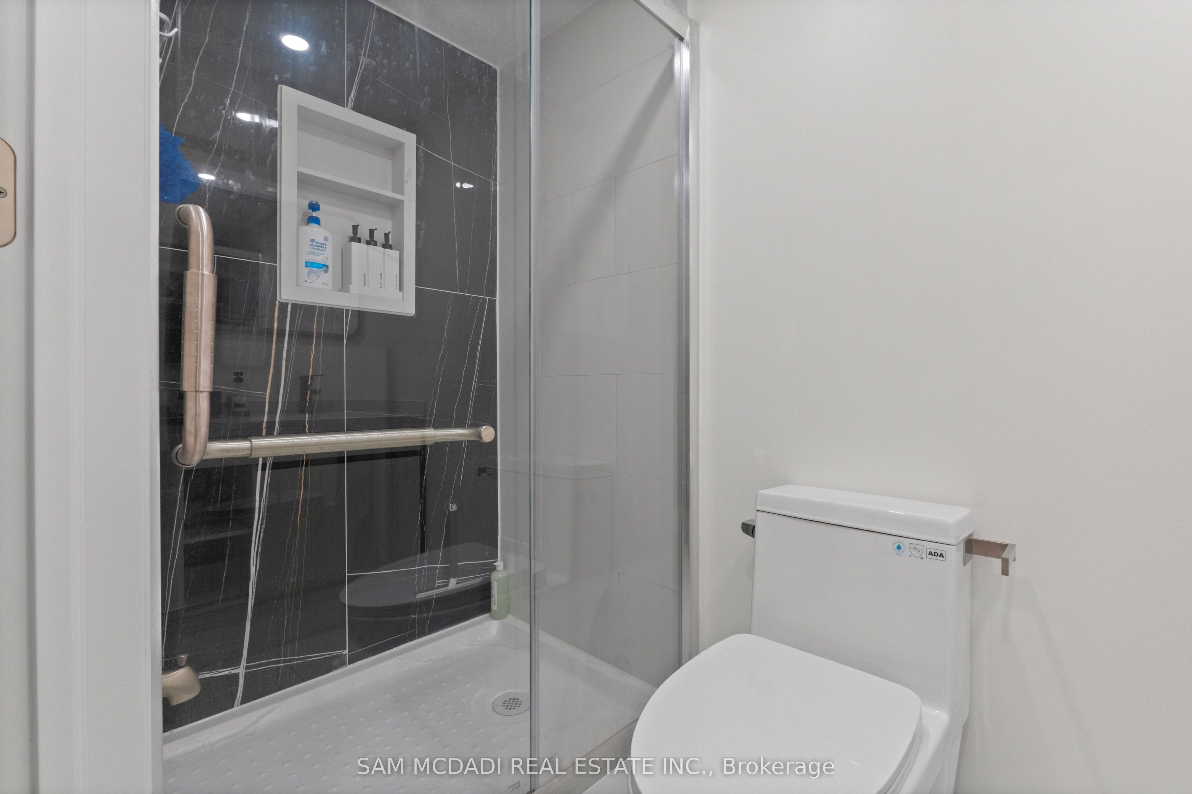 886 Fowles Court Property Photo 6