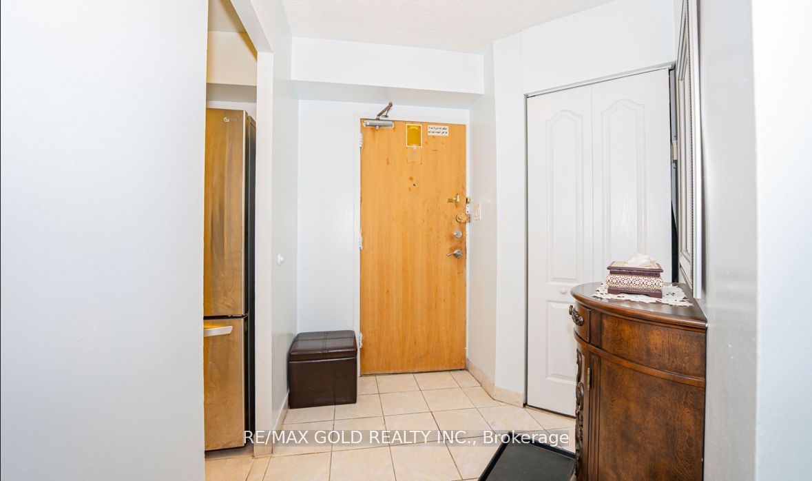 330 Dixon Road 2107 Property Photo 6