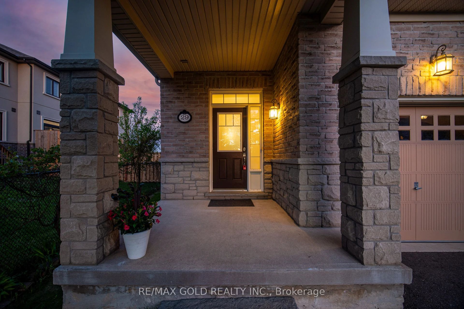 29 Aspenview Avenue Property Photo 4