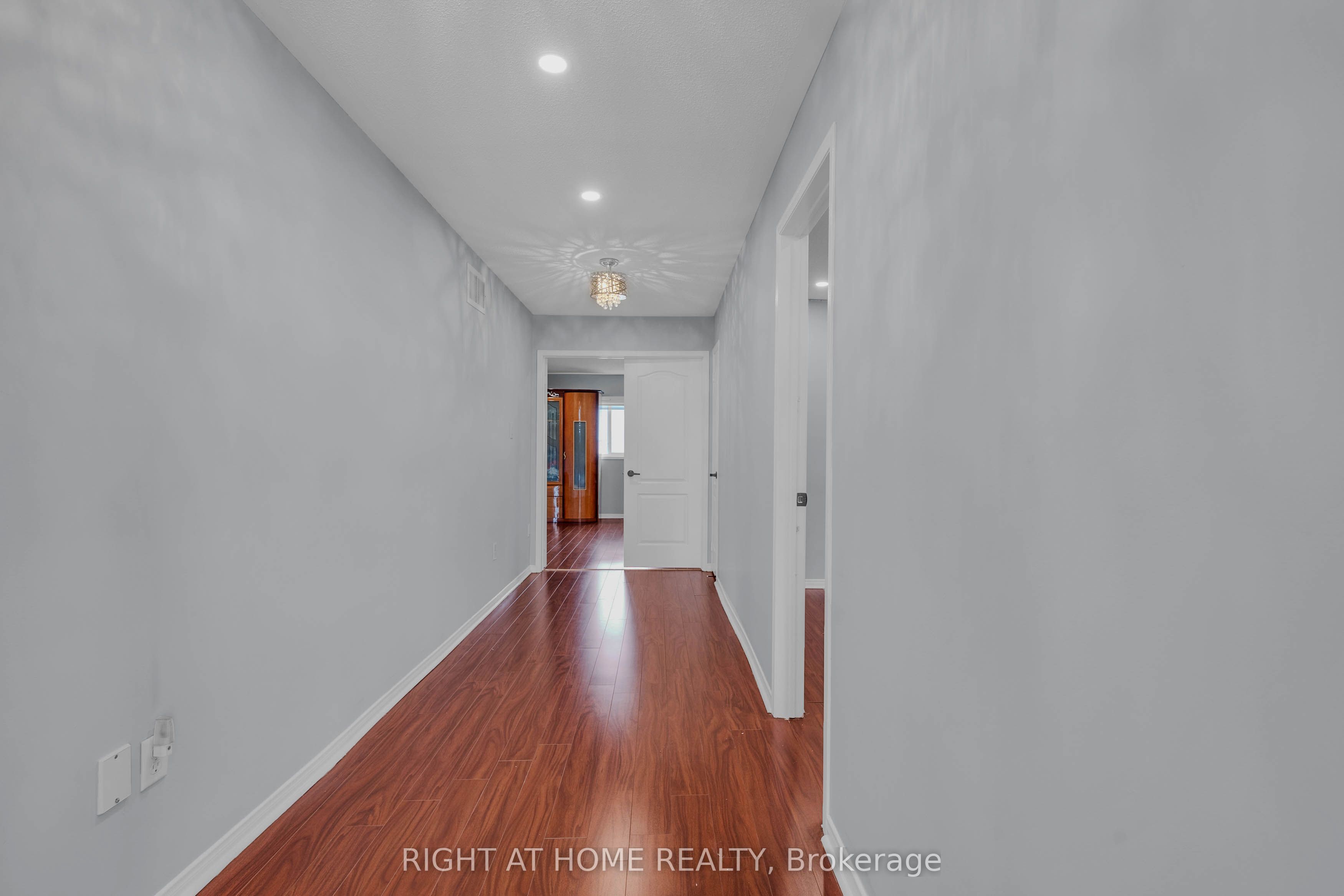86 Whitehouse Crescent Property Photo 16