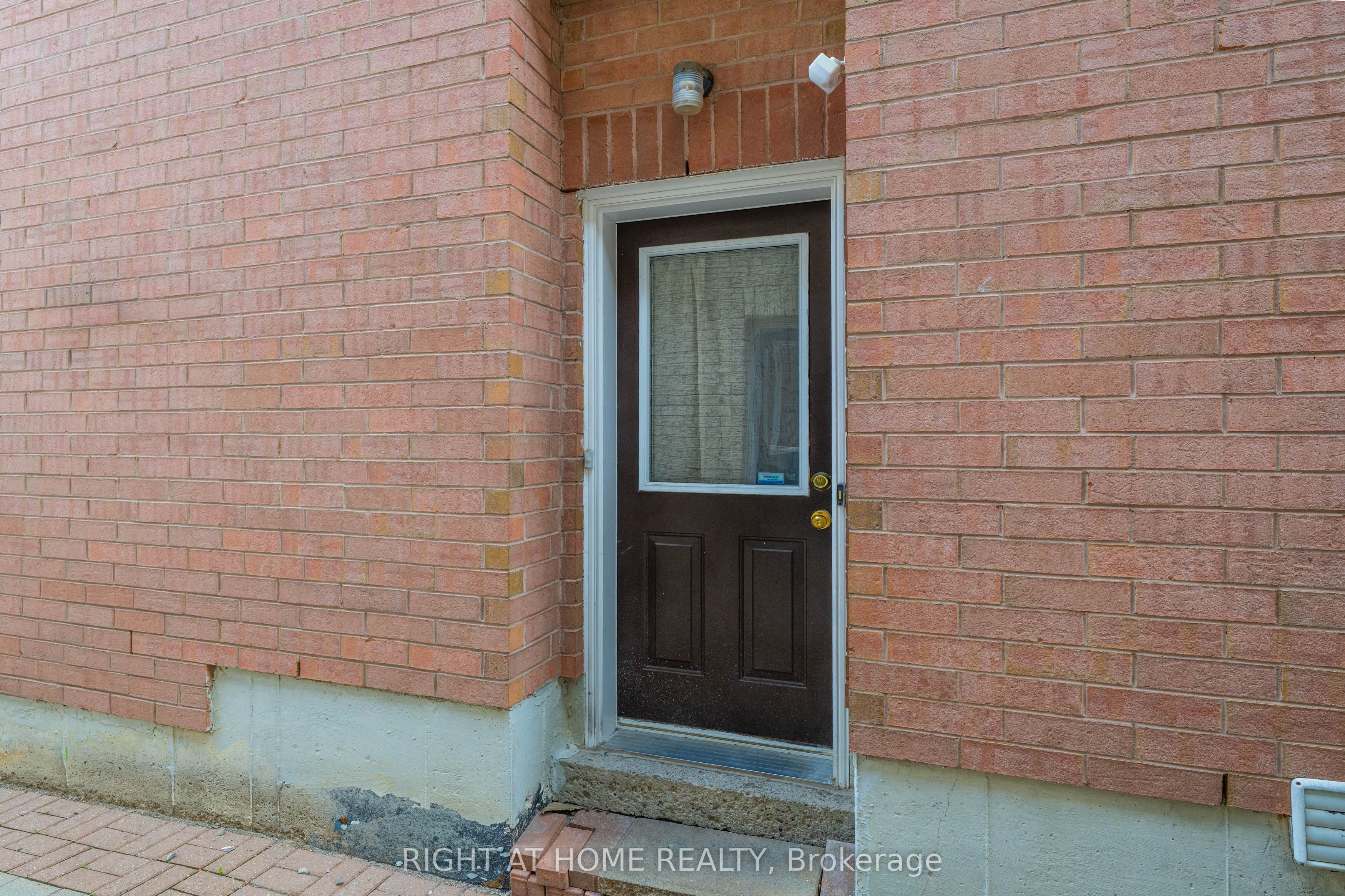 86 Whitehouse Crescent Property Photo 29