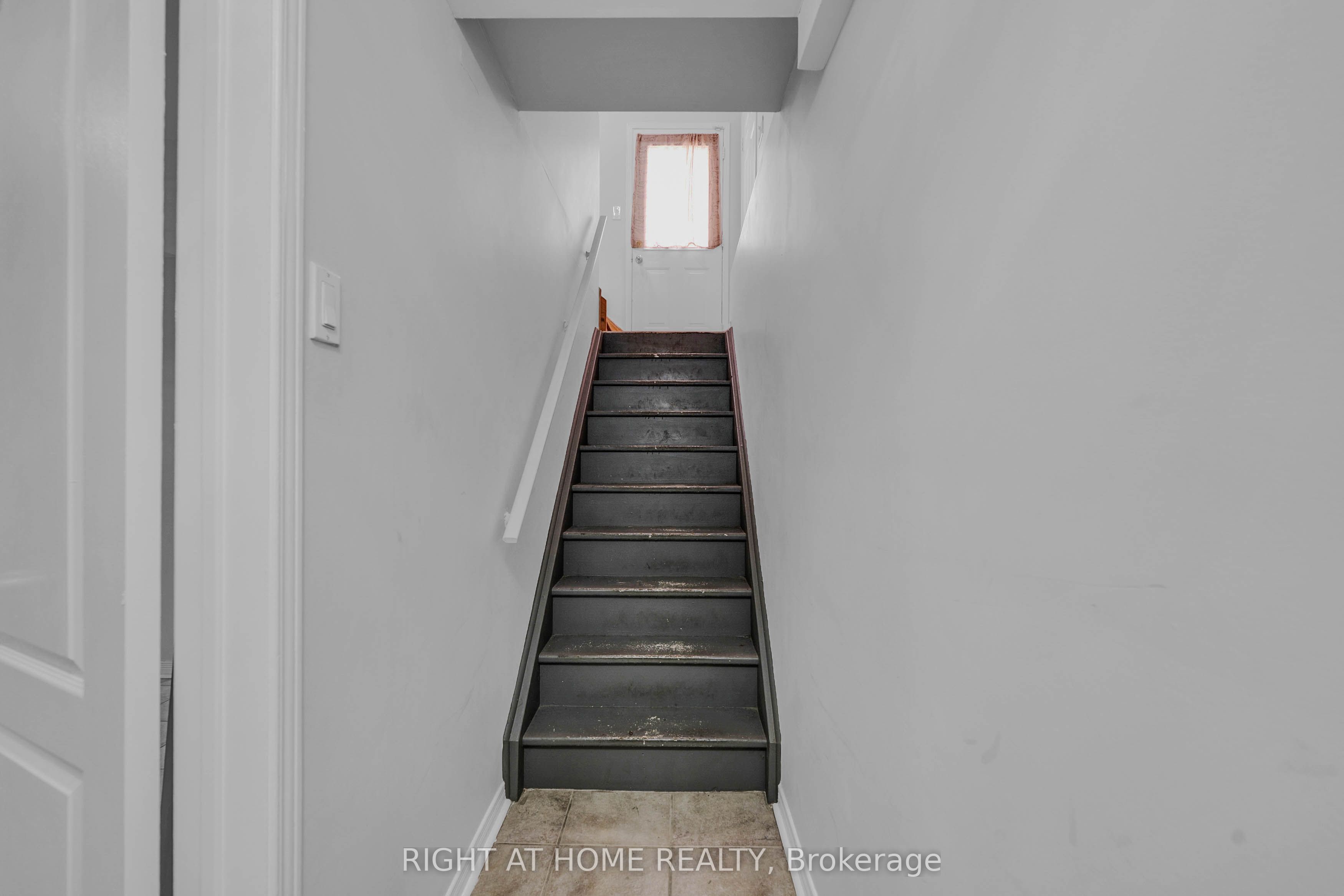 86 Whitehouse Crescent Property Photo 30