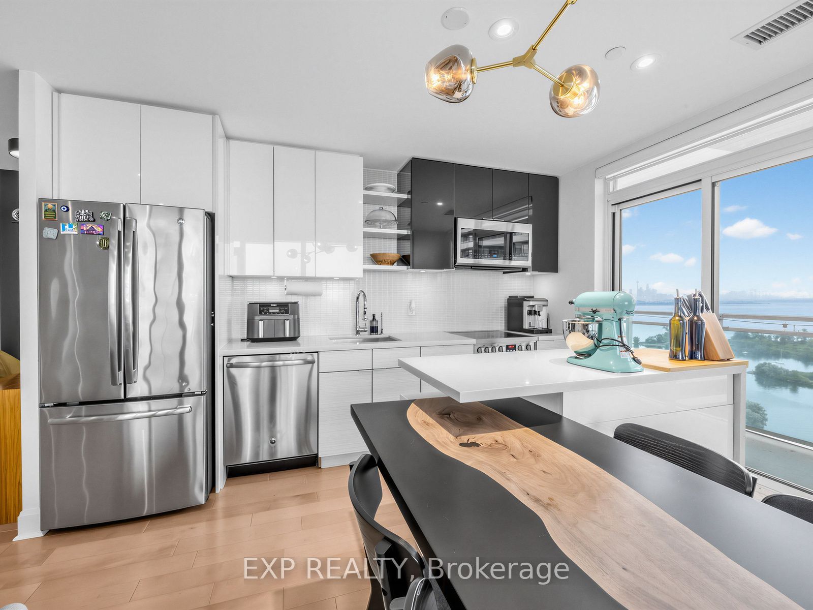 33 Shore Breeze Drive 1910 Property Photo 4