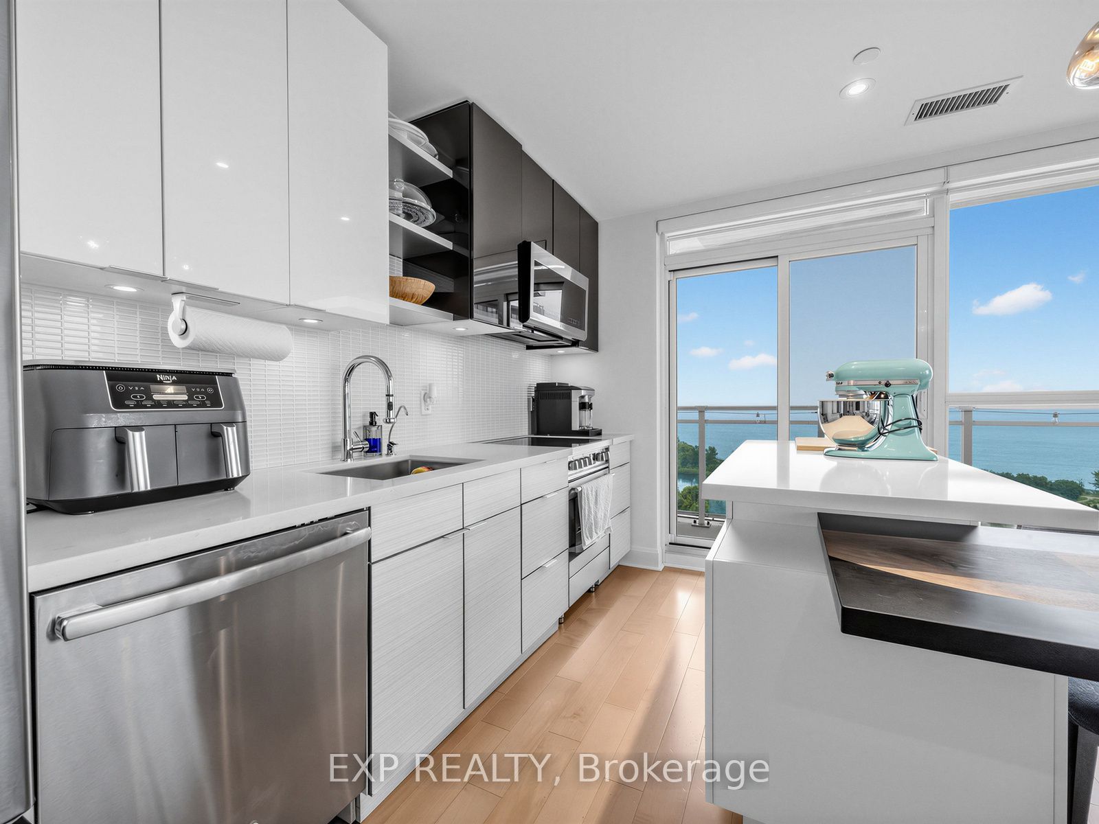 33 Shore Breeze Drive 1910 Property Photo 7
