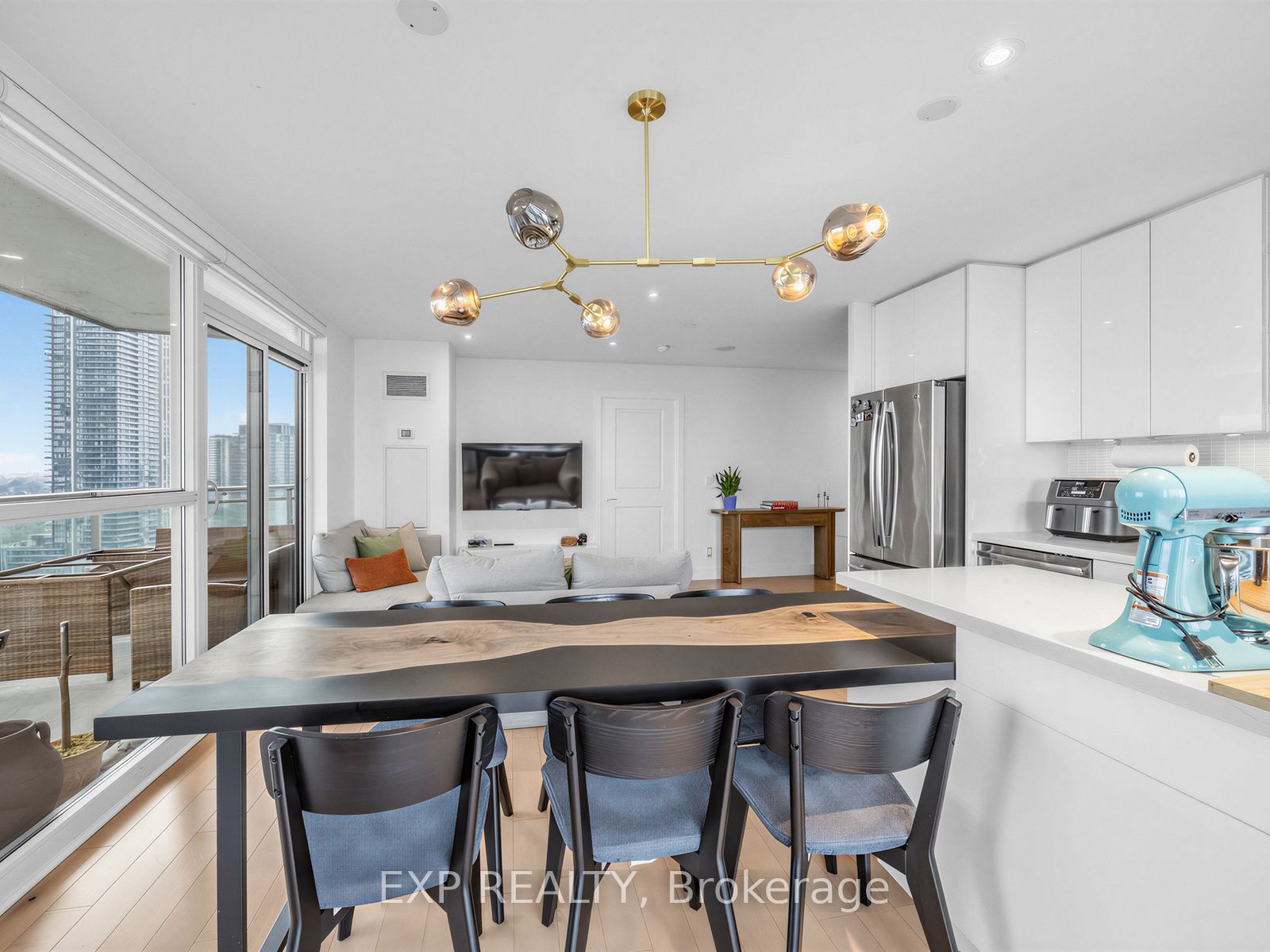 33 Shore Breeze Drive 1910 Property Photo 8