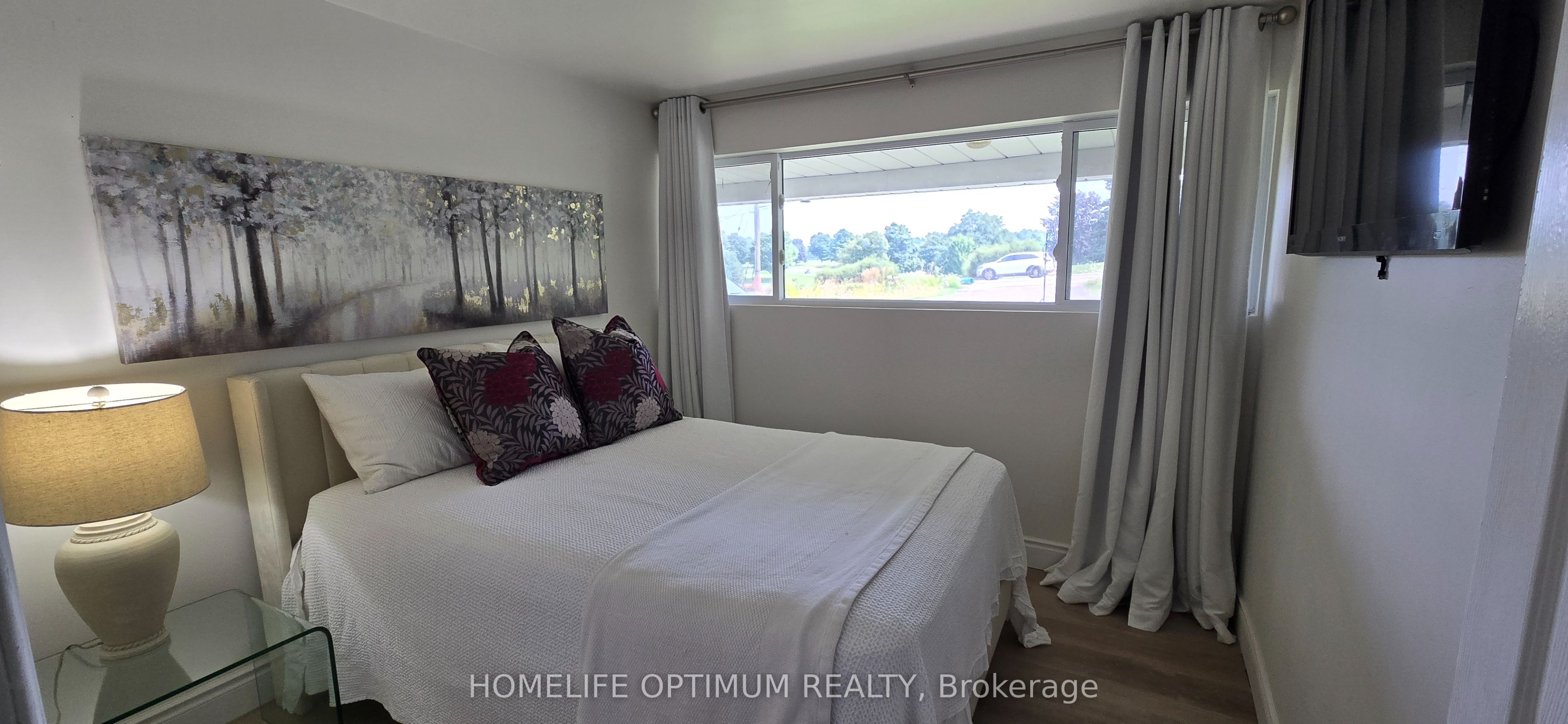 400 Maple Avenue Property Photo 6