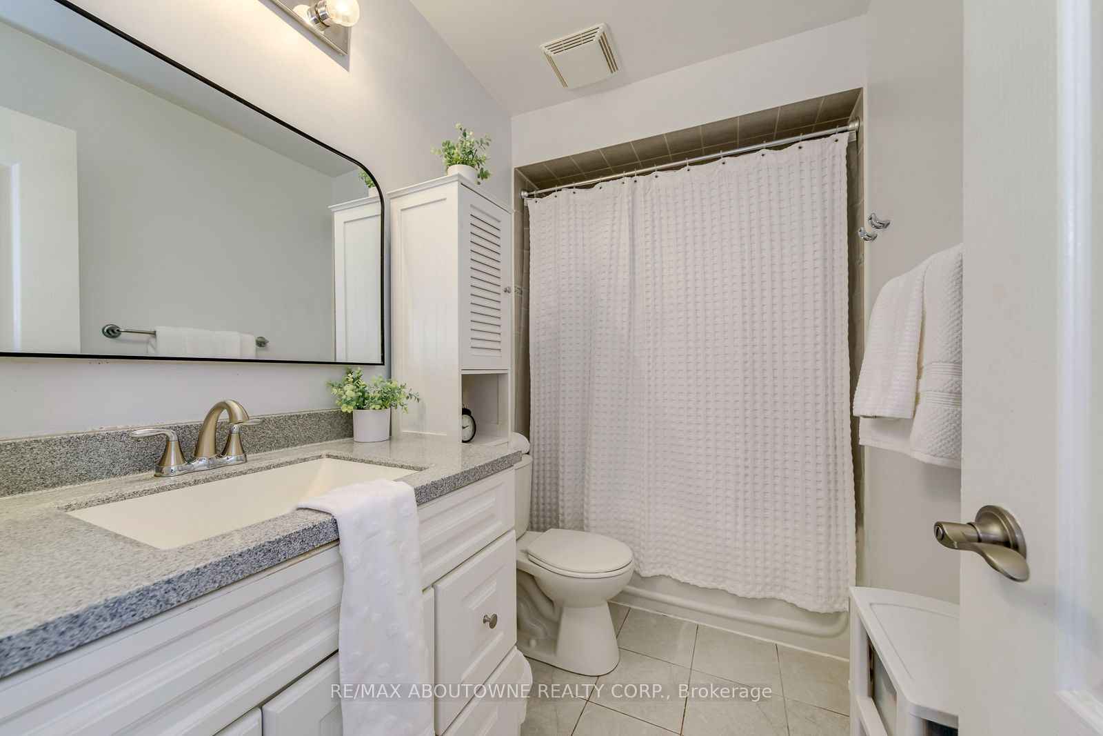2380 Woodcrest Drive Property Photo 31