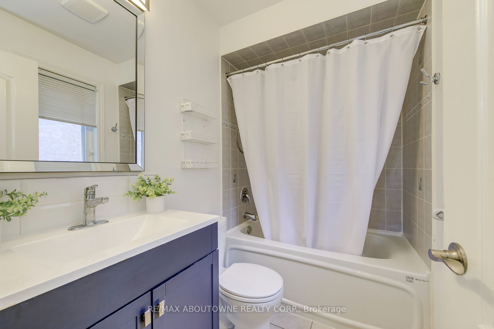 2380 Woodcrest Drive Property Photo 36