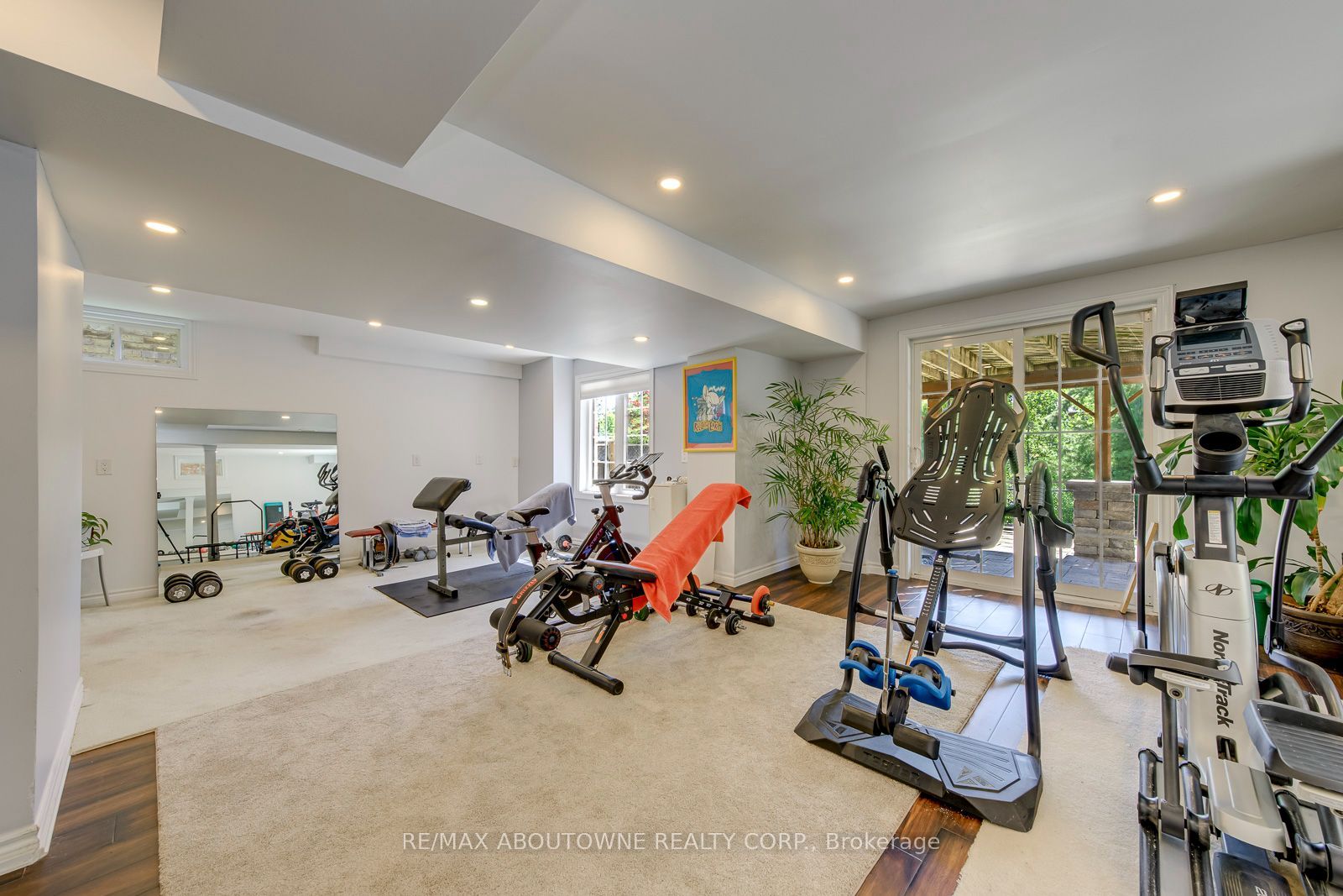 2380 Woodcrest Drive Property Photo 40