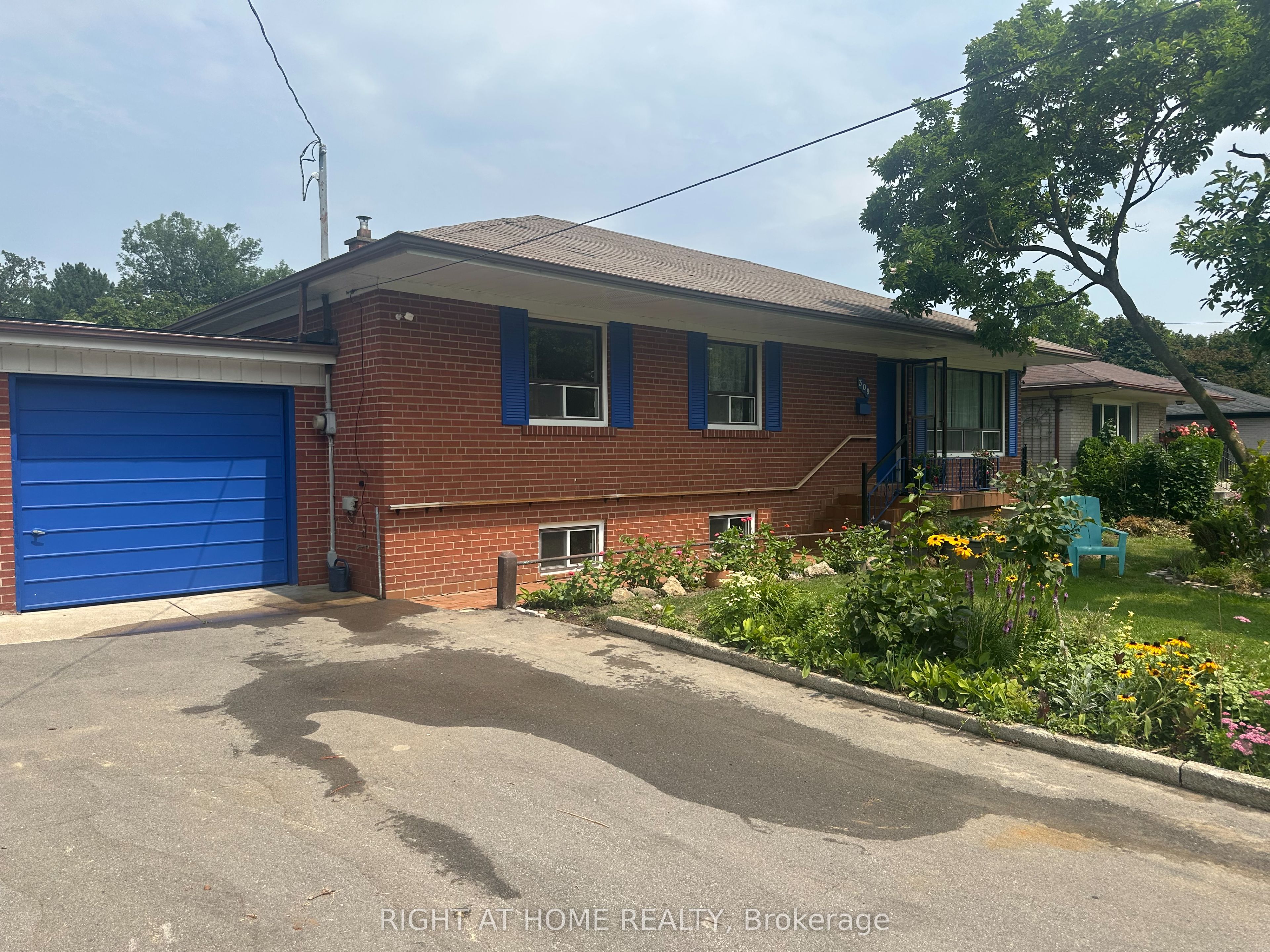 309 Queen Mary Drive Property Photo 3