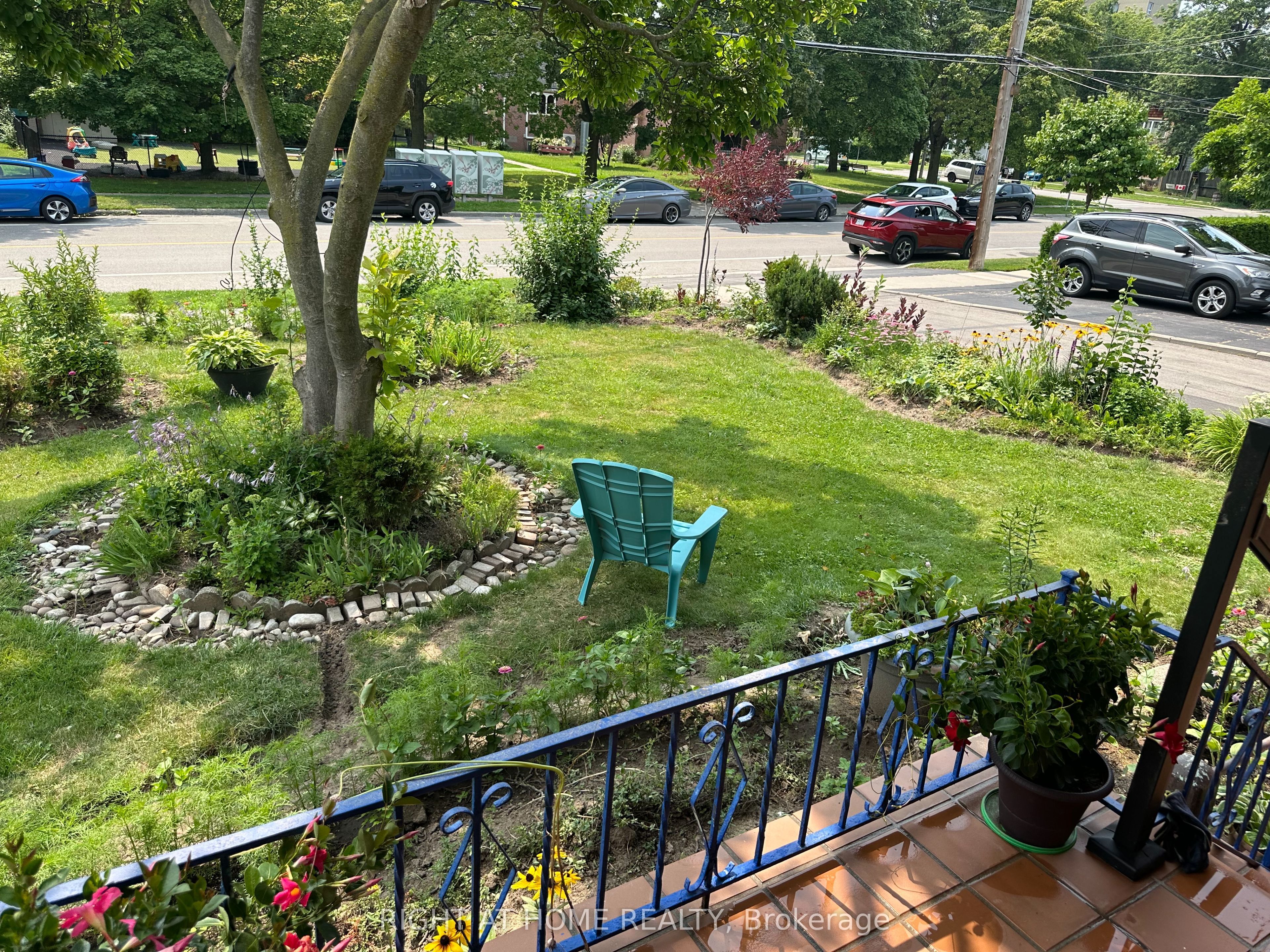 309 Queen Mary Drive Property Photo 4