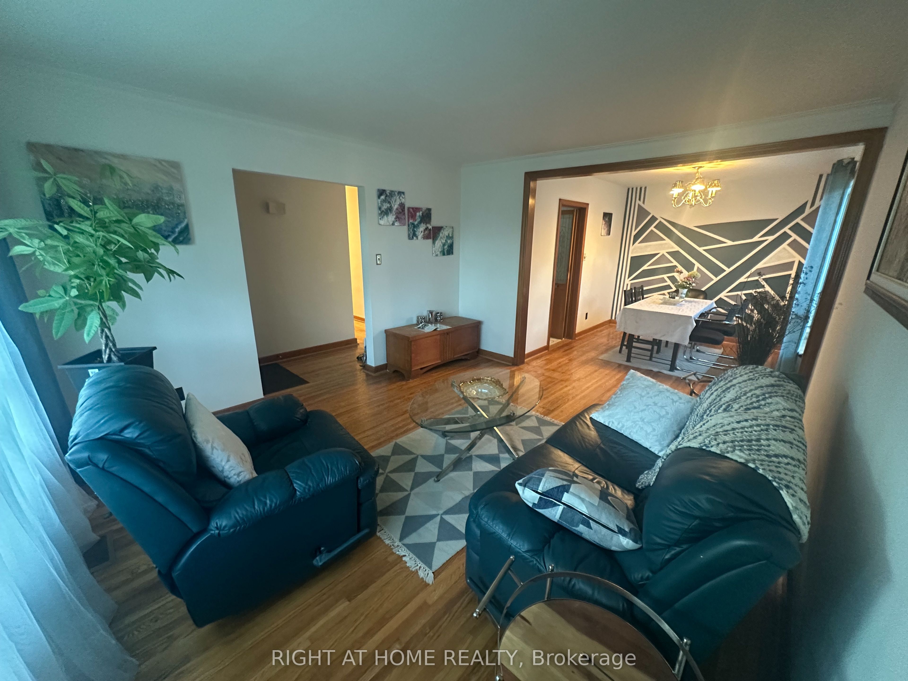 309 Queen Mary Drive Property Photo 9