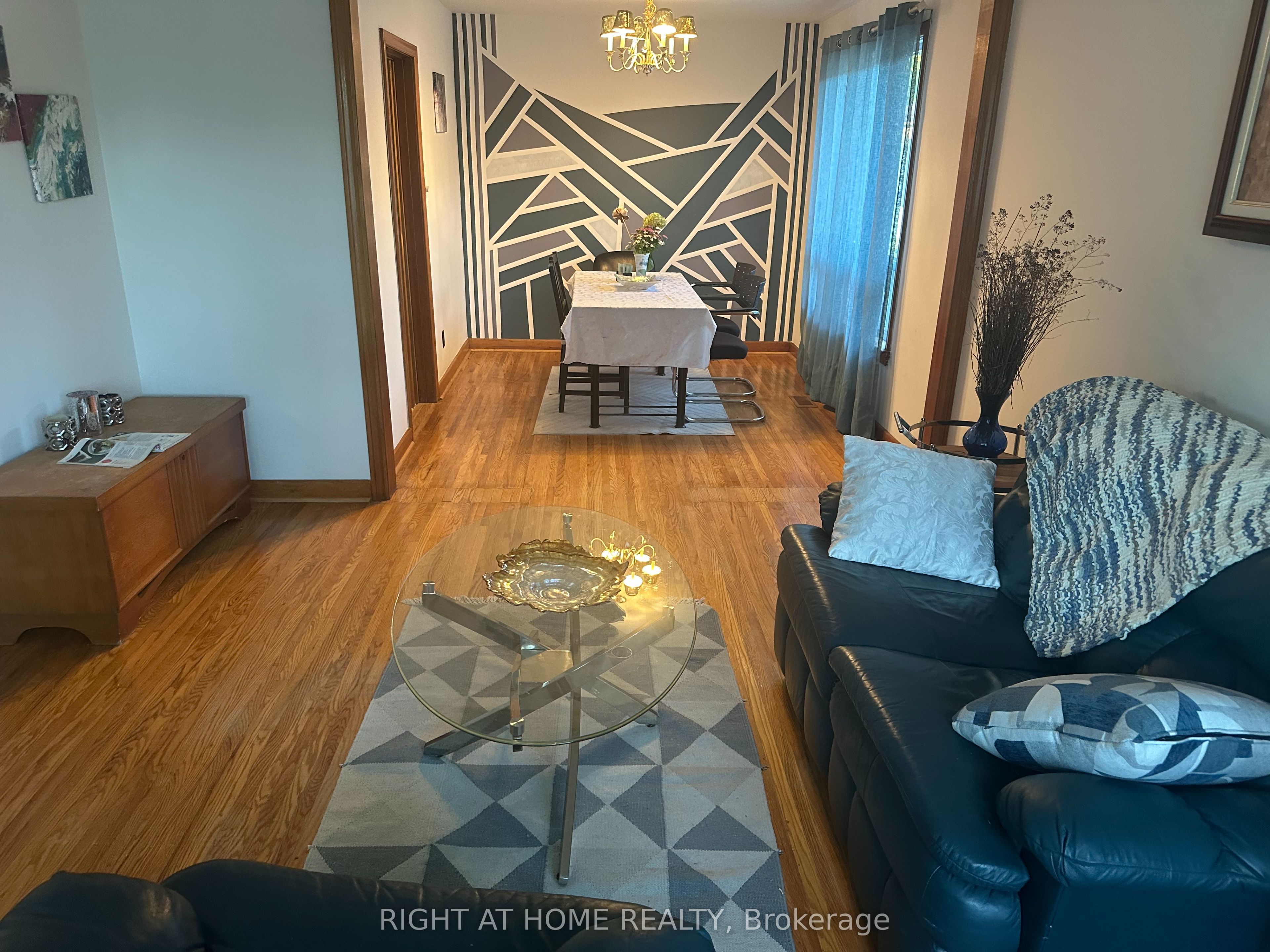 309 Queen Mary Drive Property Photo 10