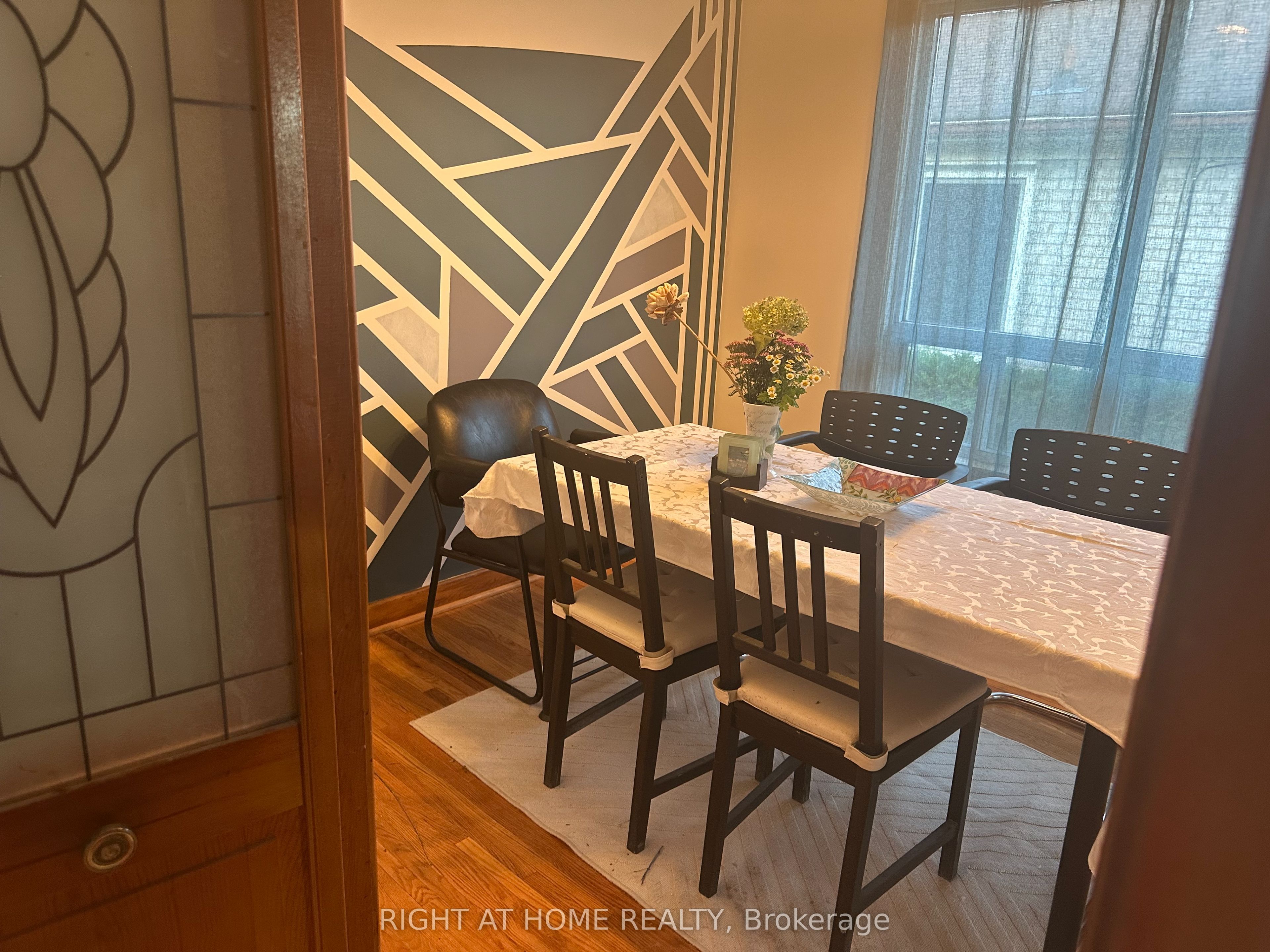 309 Queen Mary Drive Property Photo 11