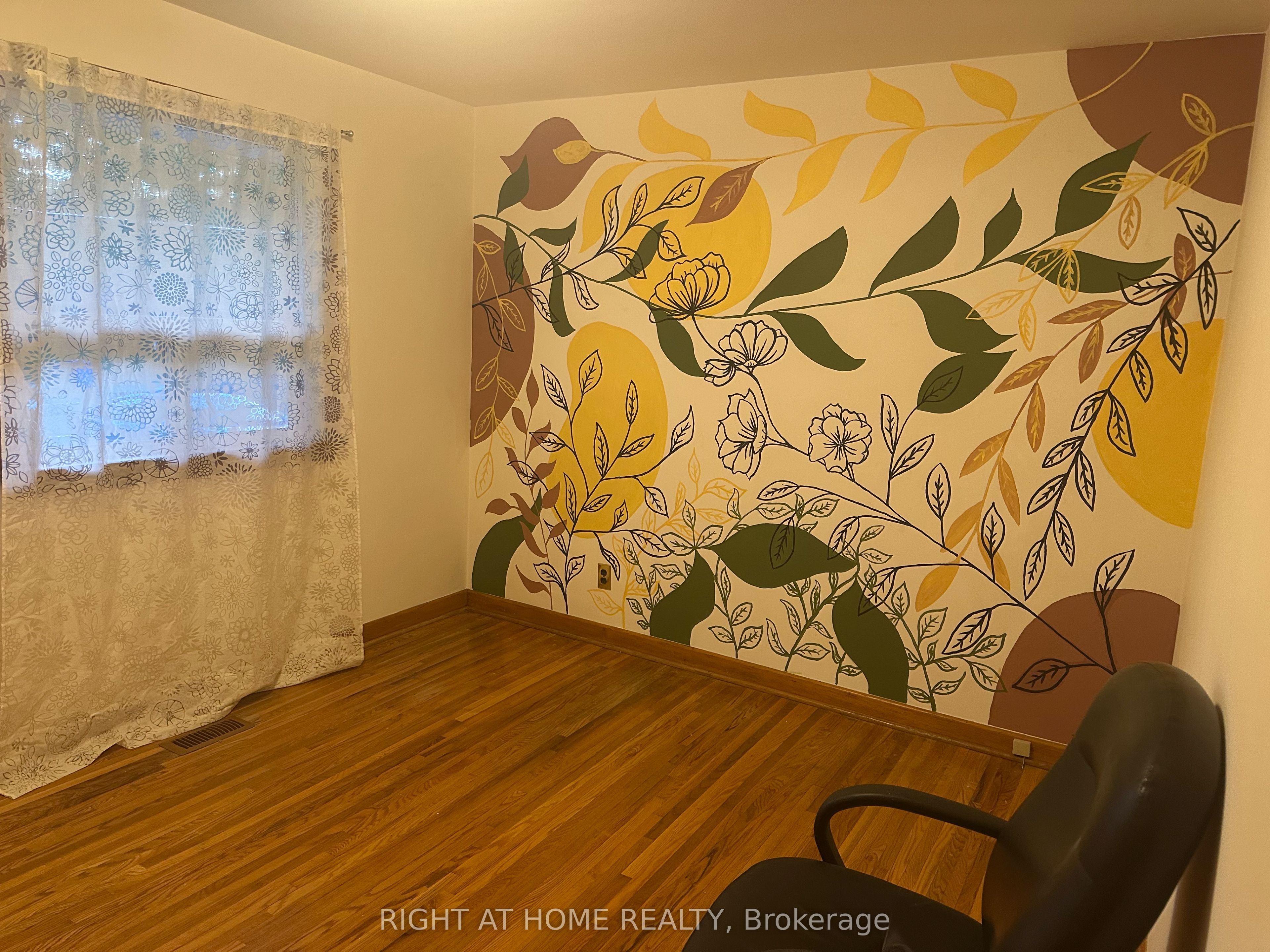 309 Queen Mary Drive Property Photo 13