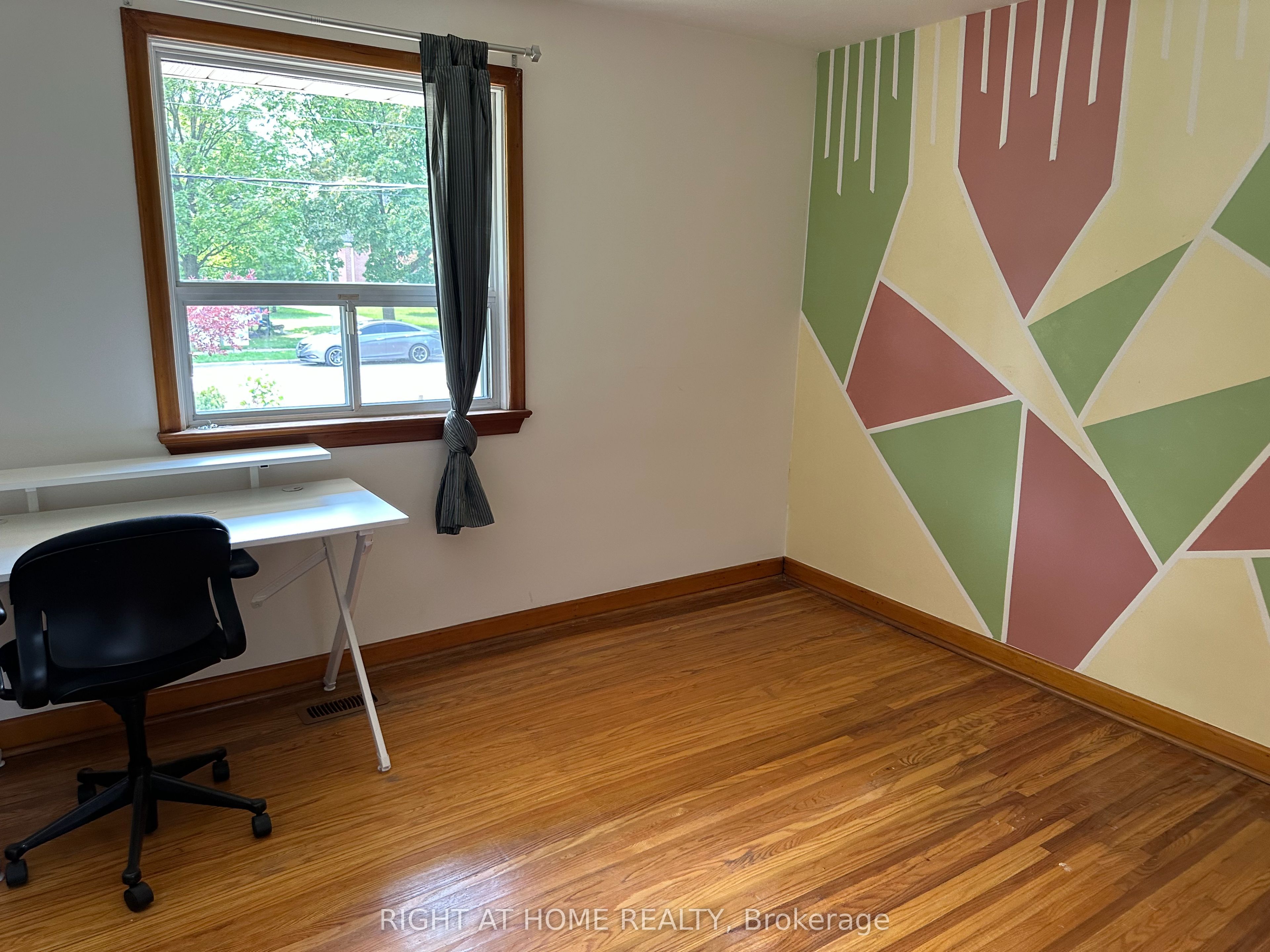 309 Queen Mary Drive Property Photo 15