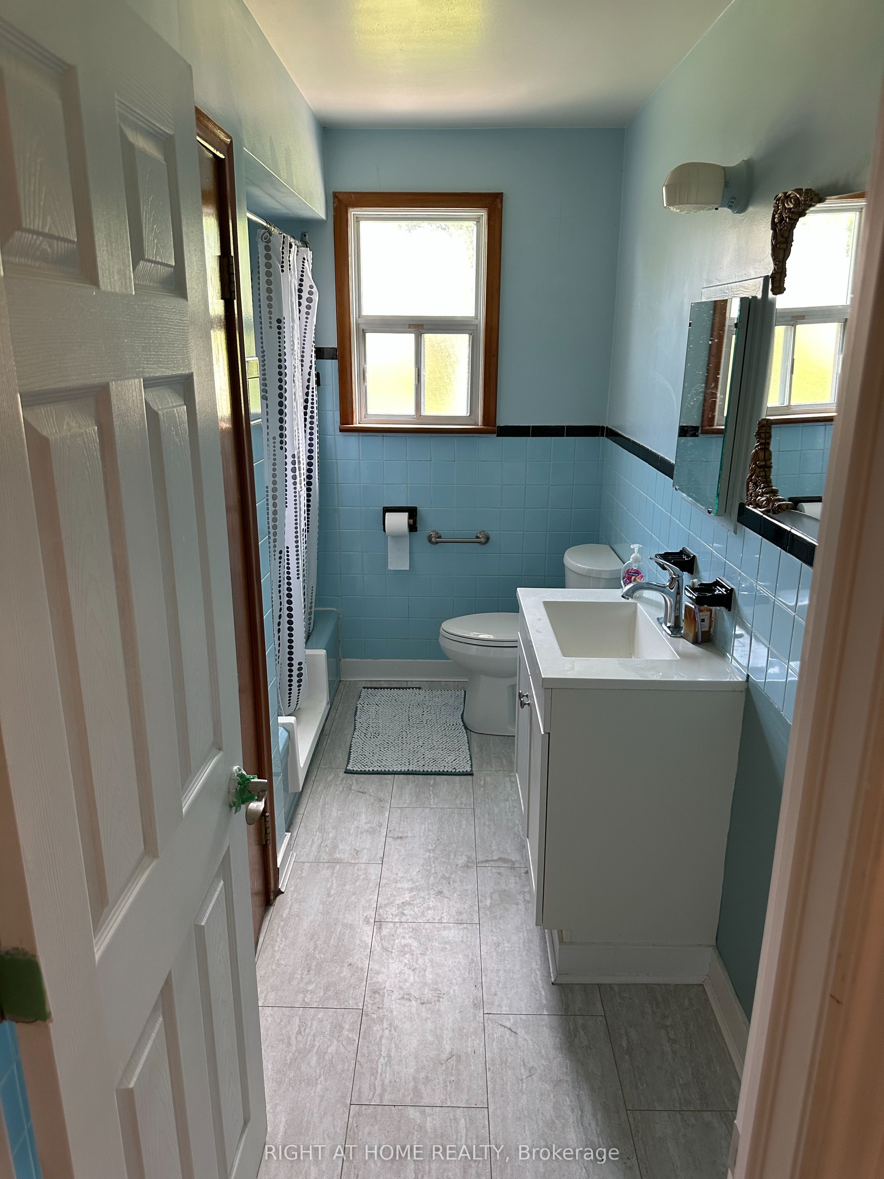 309 Queen Mary Drive Property Photo 16
