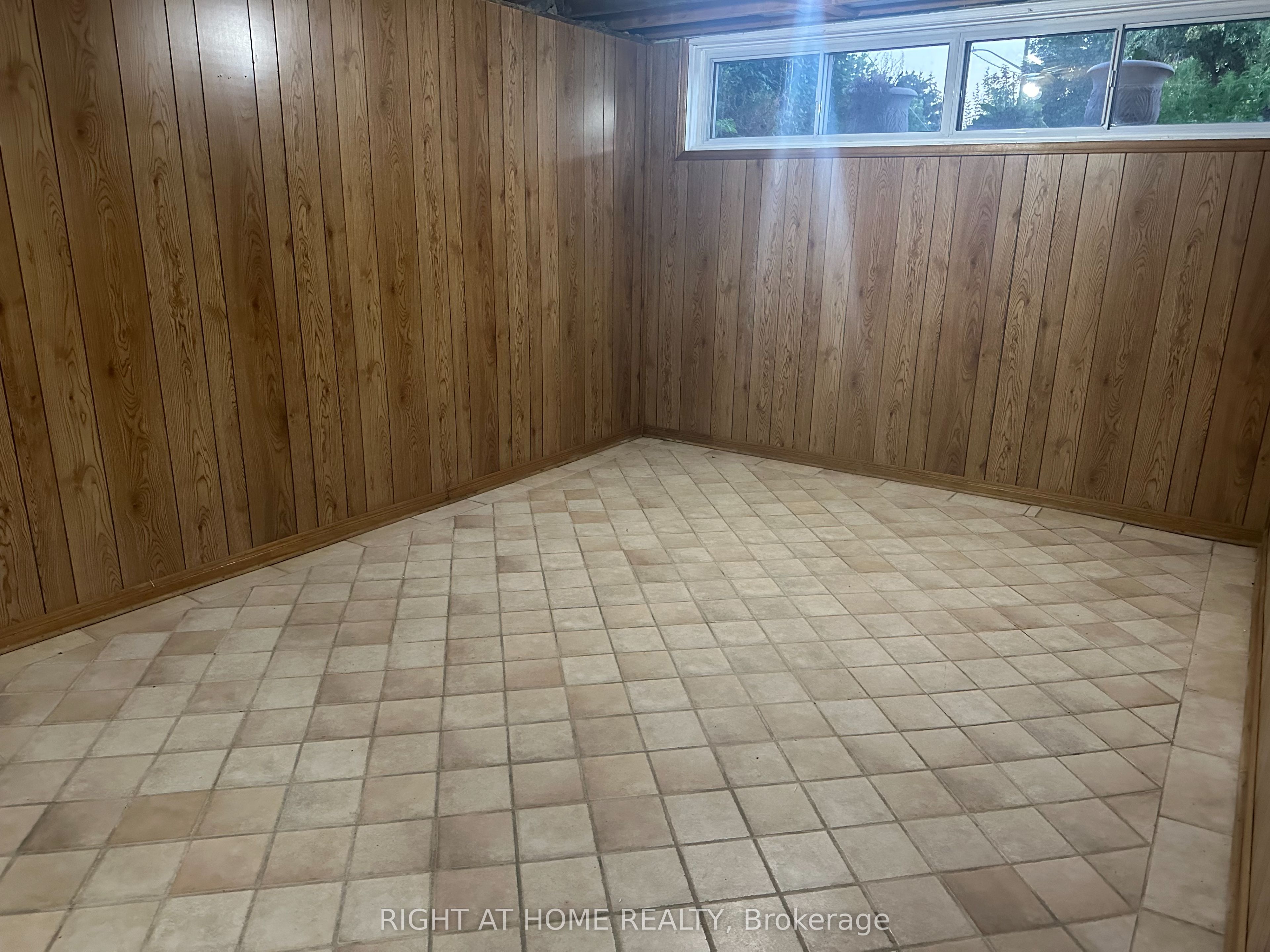 309 Queen Mary Drive Property Photo 17