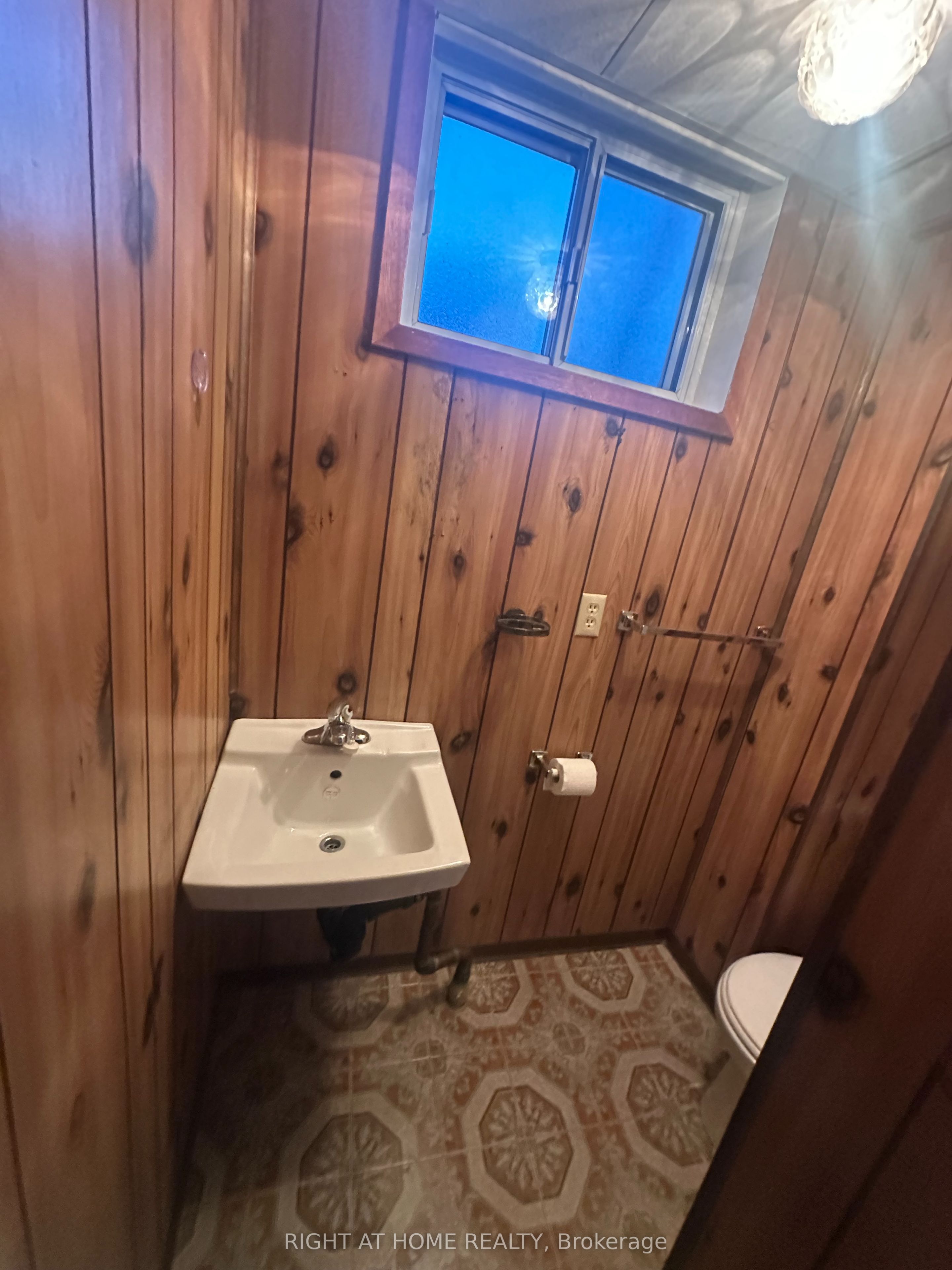 309 Queen Mary Drive Property Photo 18