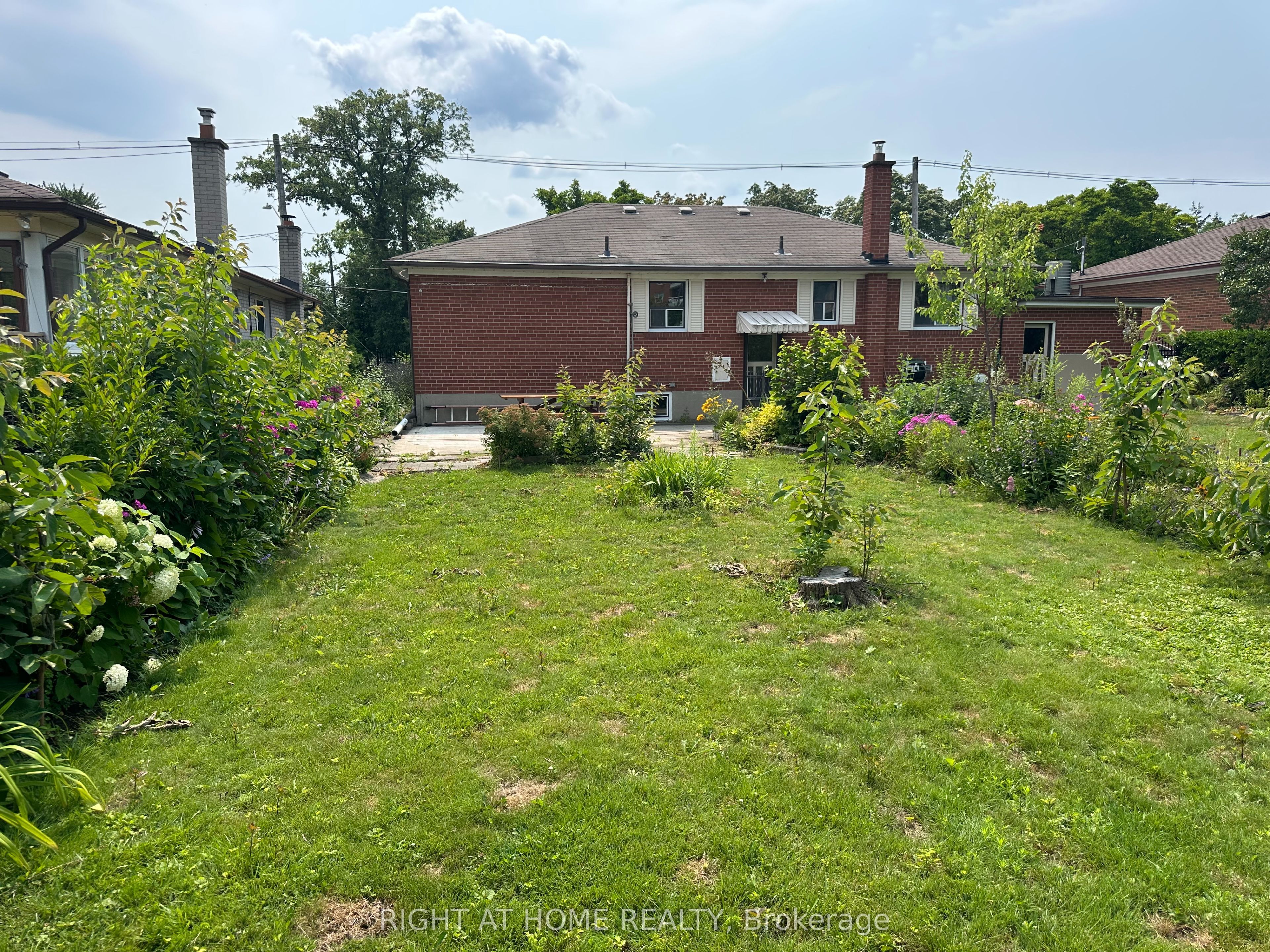 309 Queen Mary Drive Property Photo 20