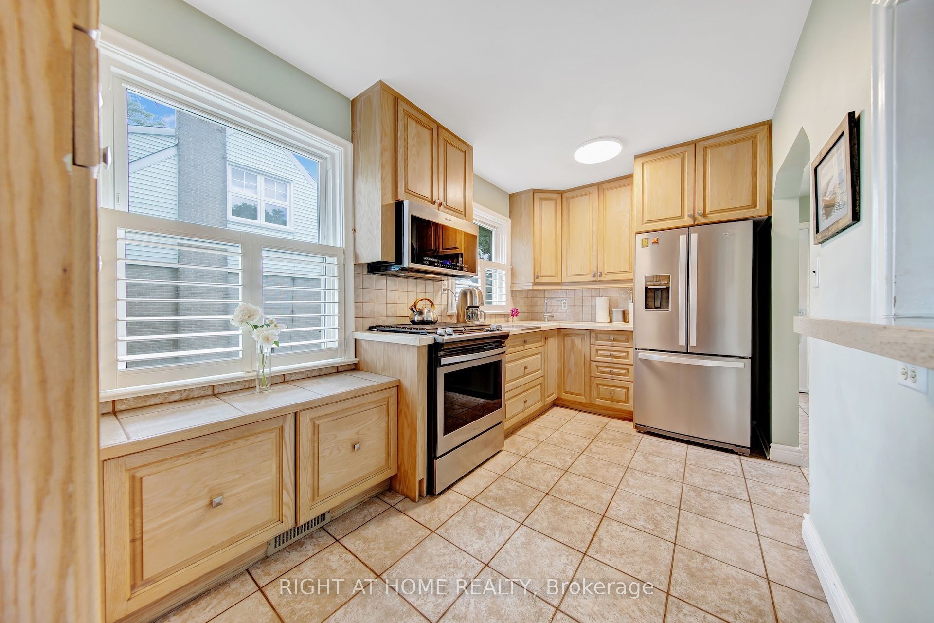 74 Mccaul Street Property Photo 5