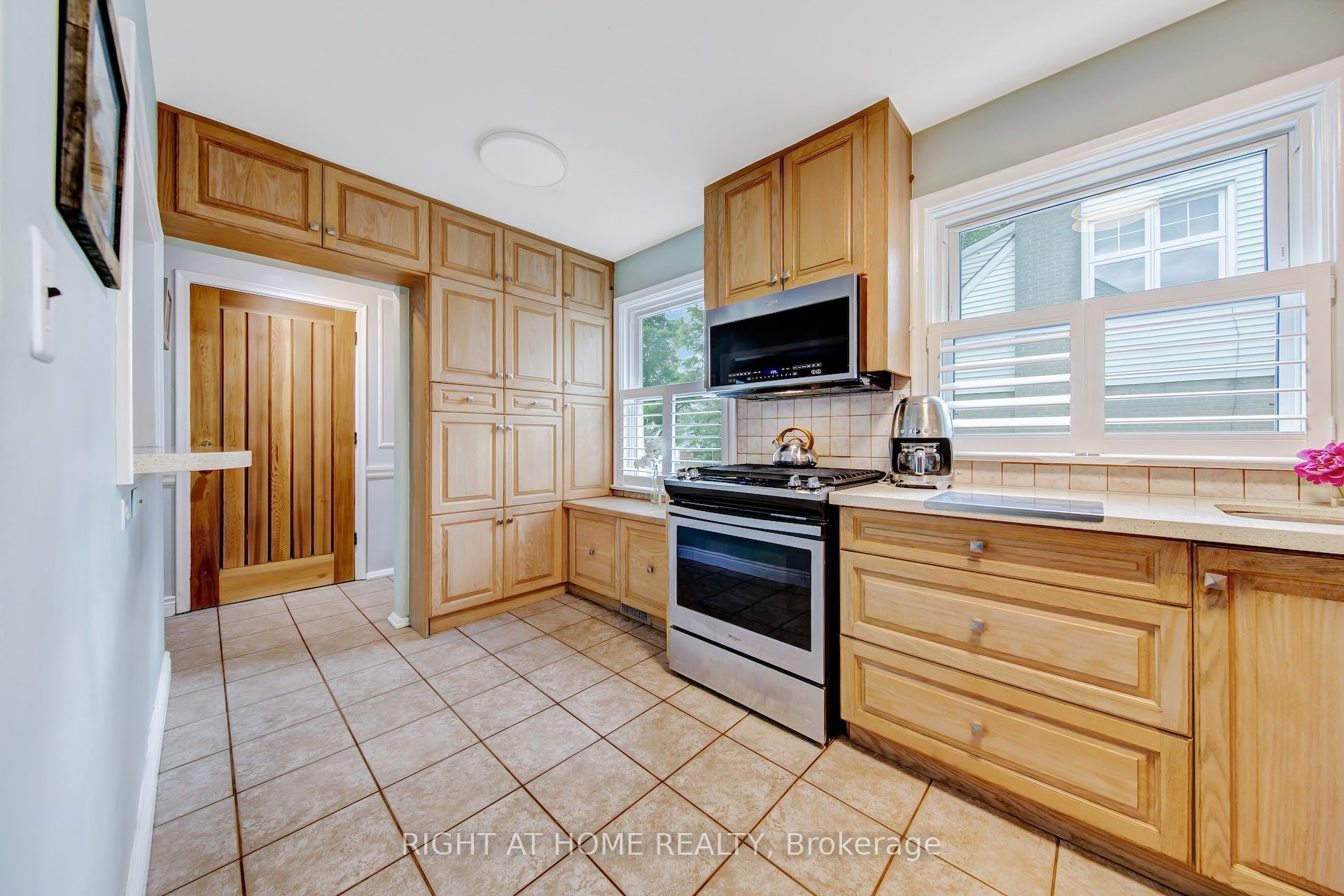 74 Mccaul Street Property Photo 6