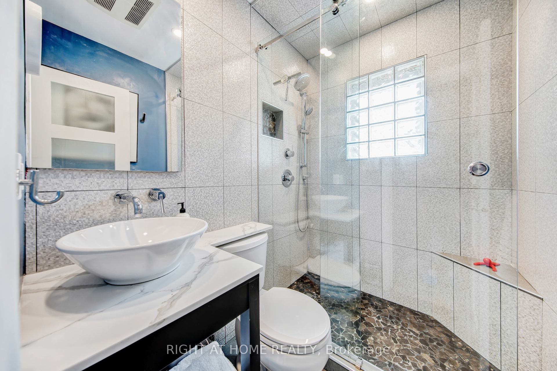 74 Mccaul Street Property Photo 17