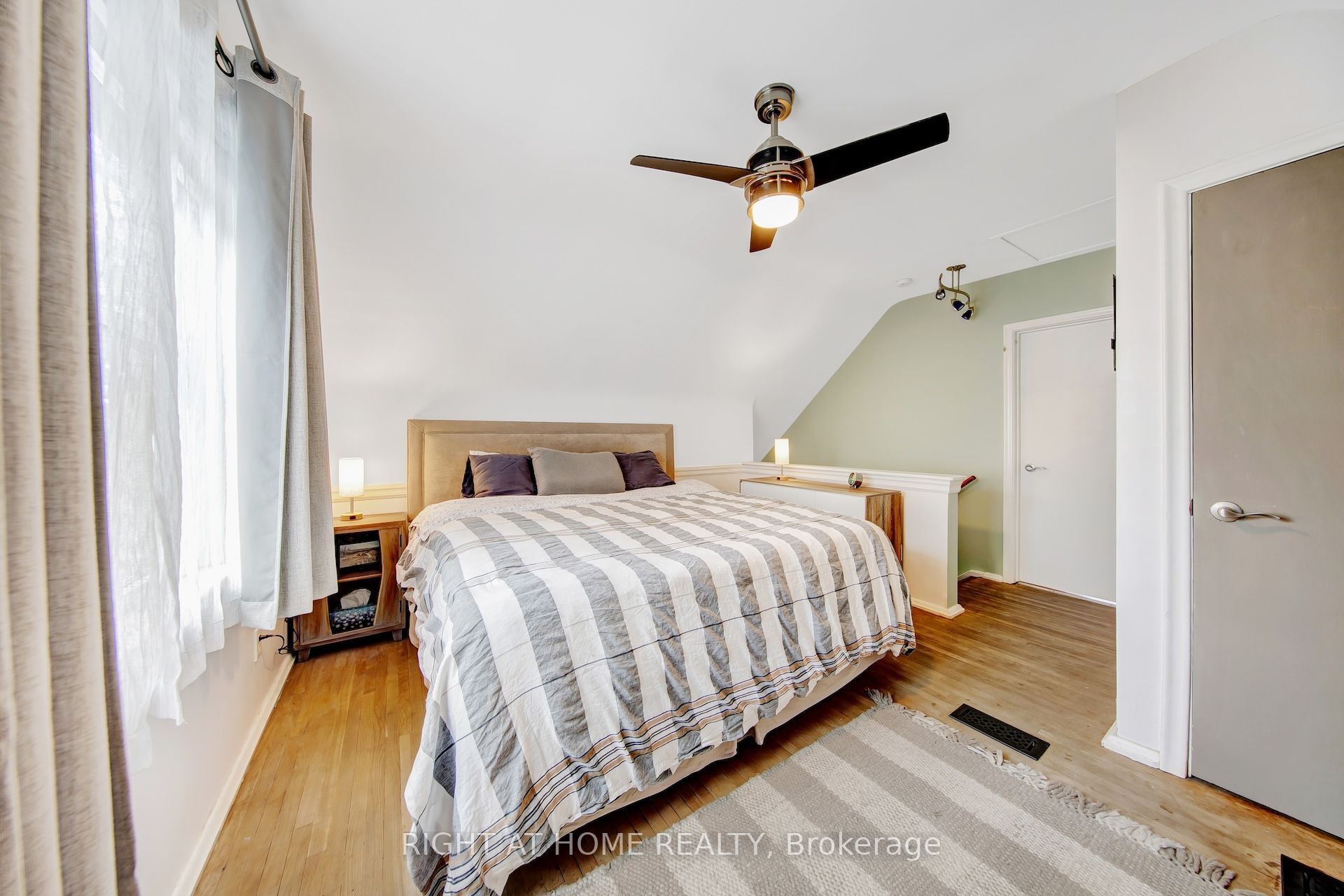 74 Mccaul Street Property Photo 19