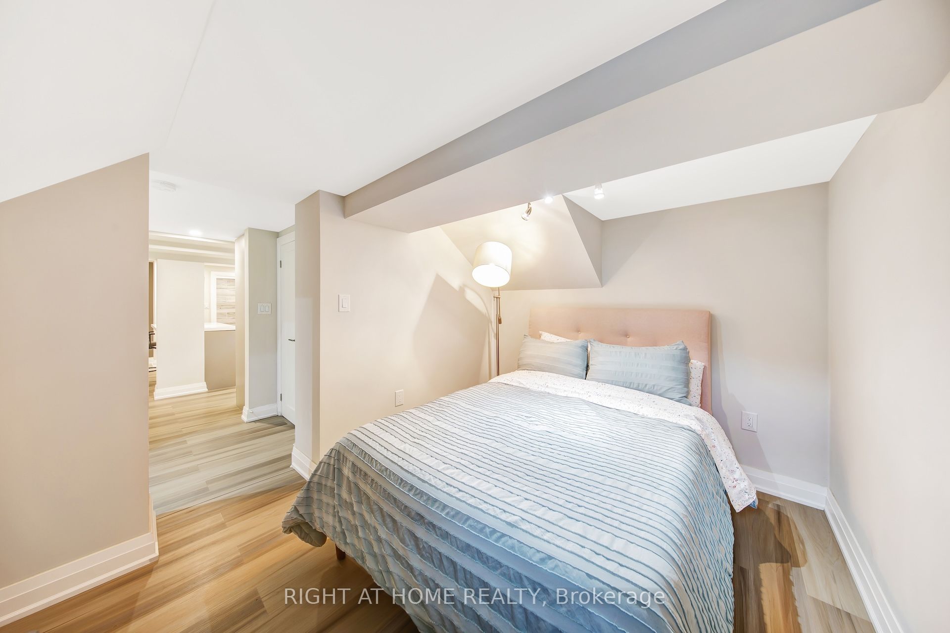 74 Mccaul Street Property Photo 23
