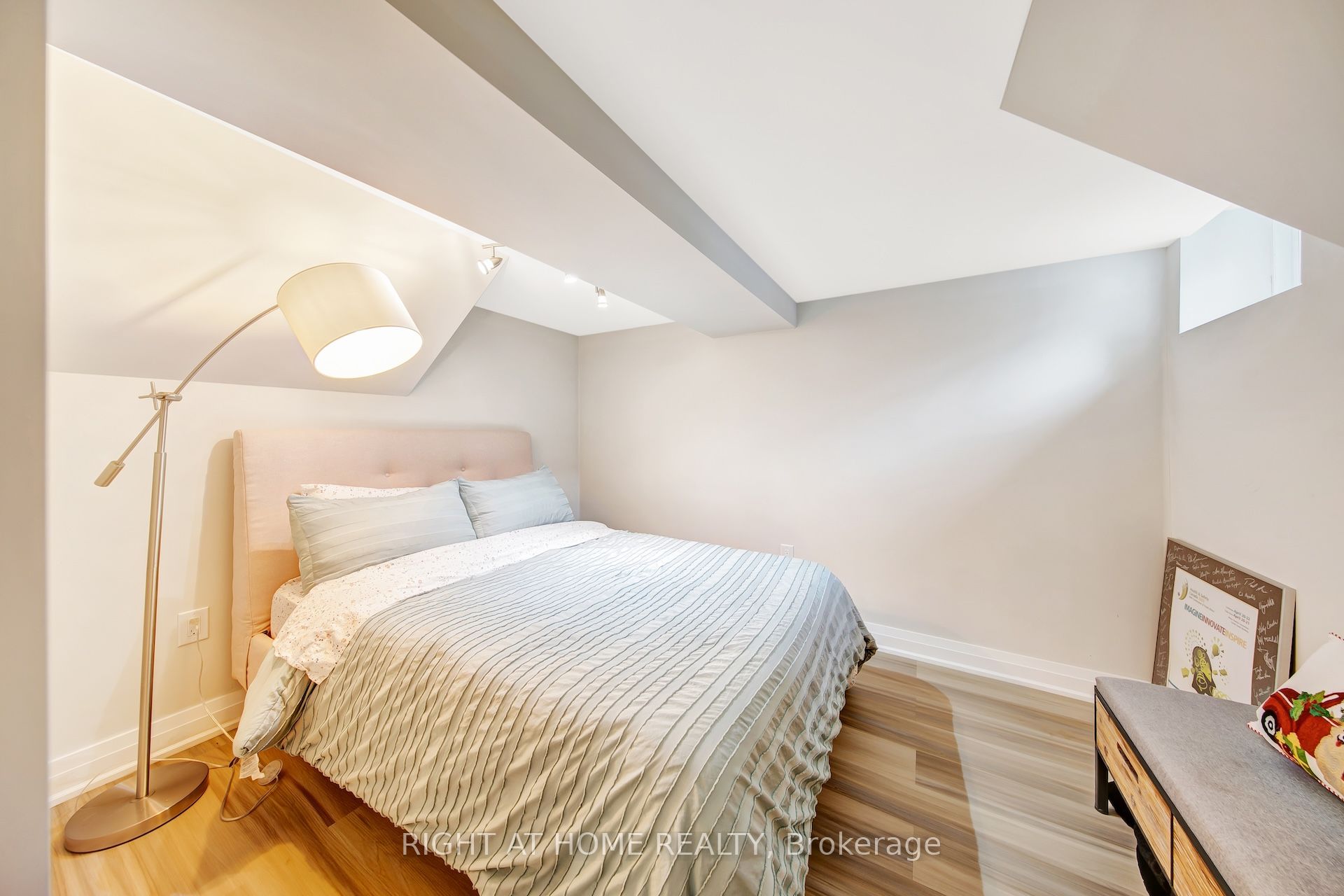 74 Mccaul Street Property Photo 24