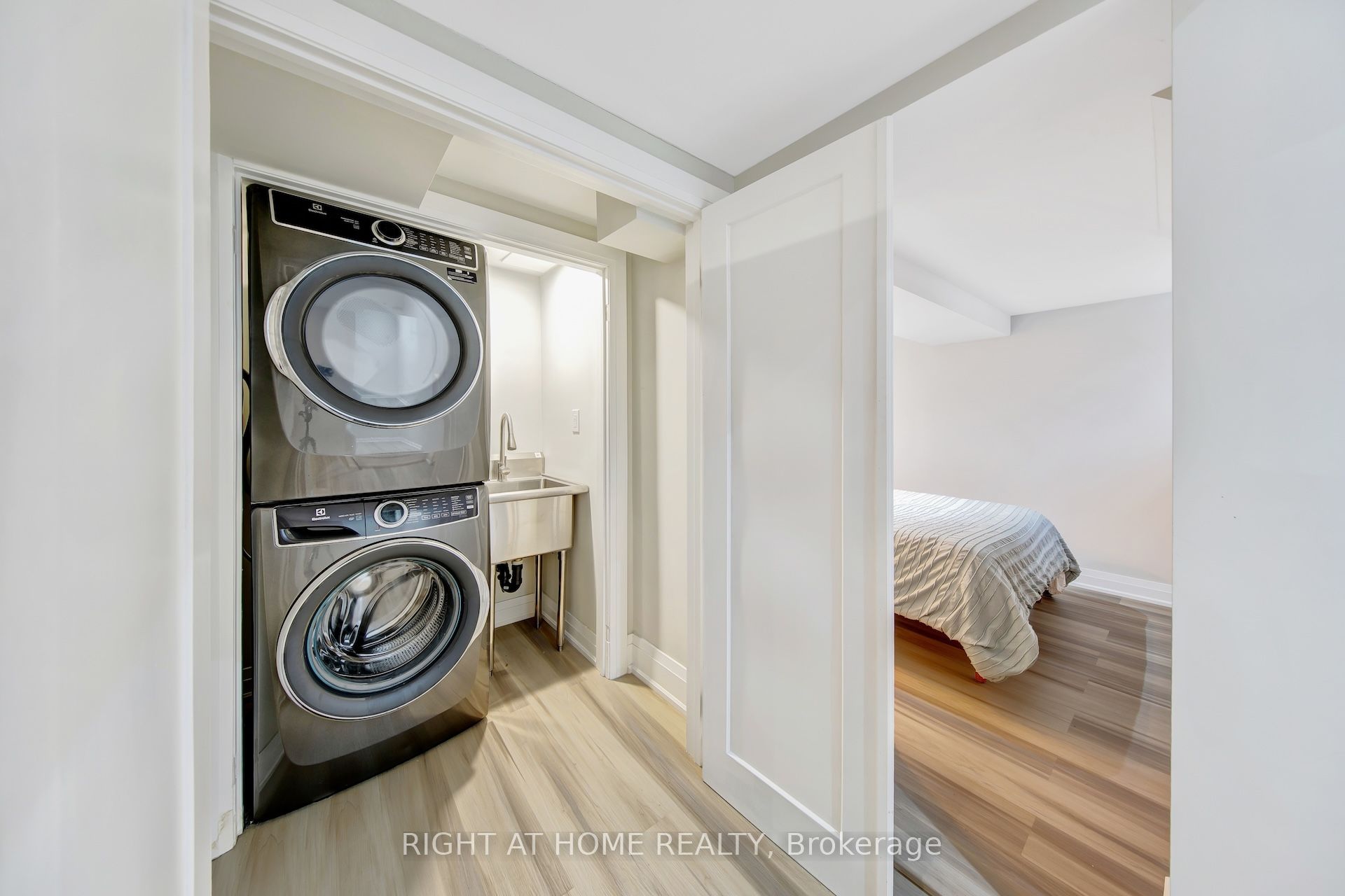 74 Mccaul Street Property Photo 25
