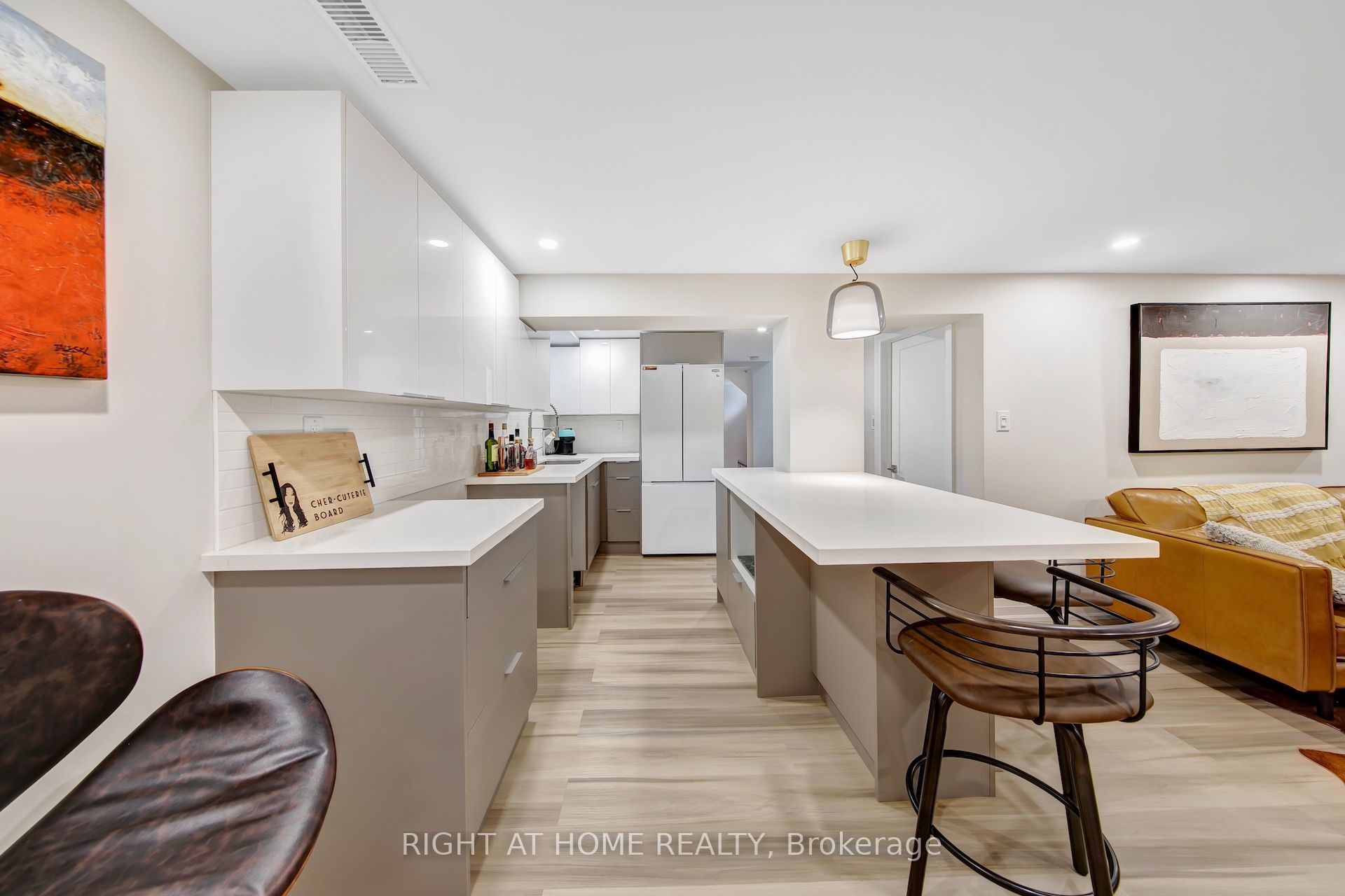 74 Mccaul Street Property Photo 28