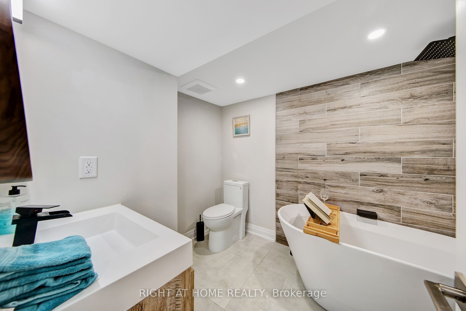 74 Mccaul Street Property Photo 33