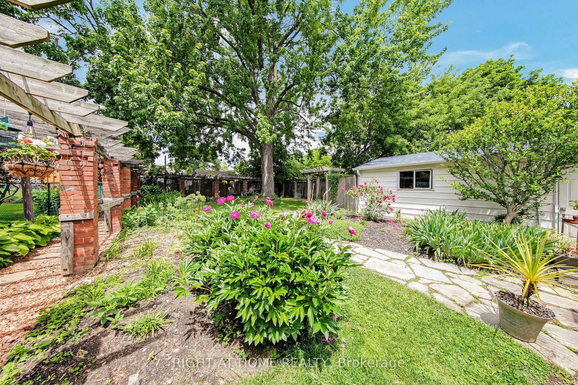 74 Mccaul Street Property Photo 38