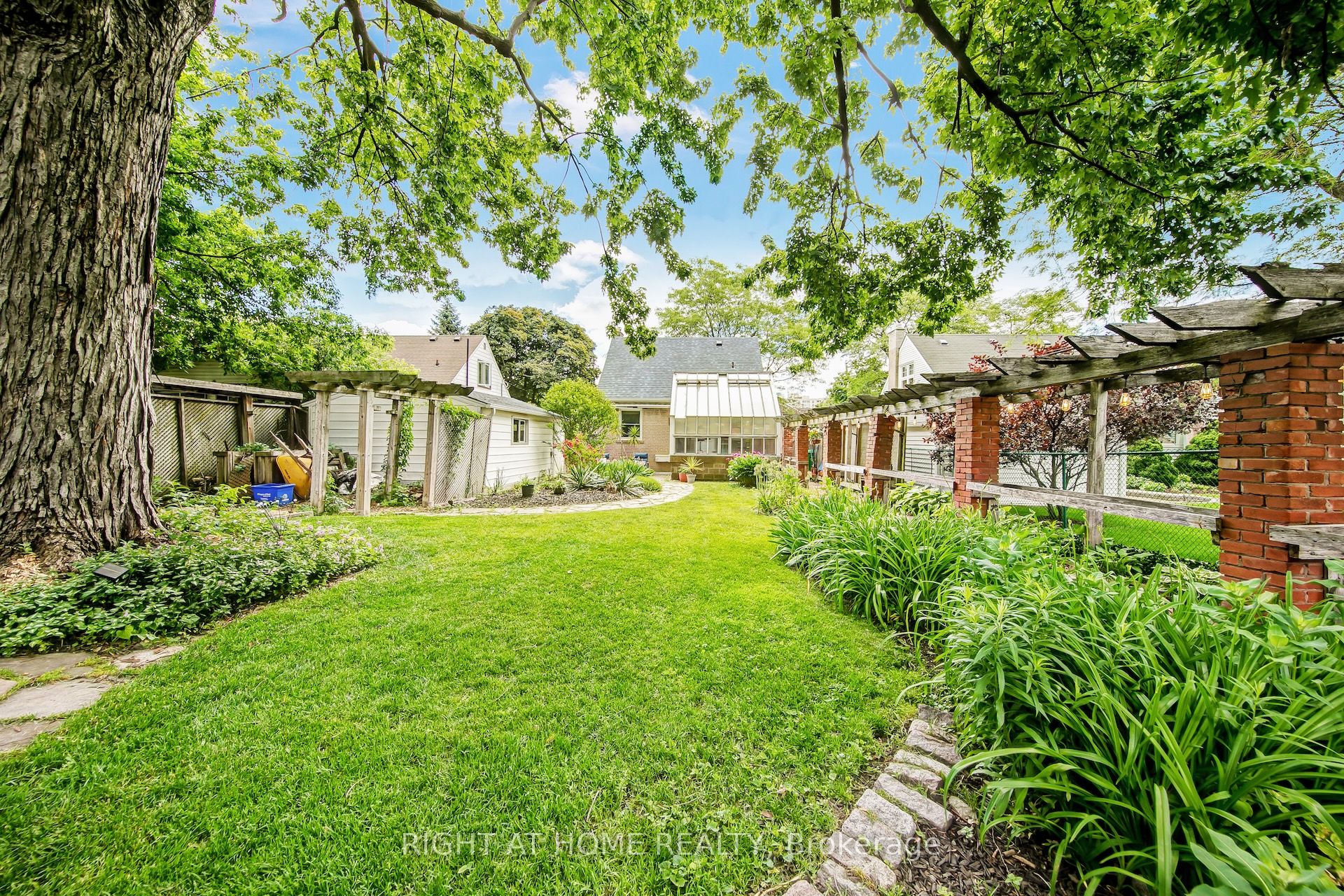 74 Mccaul Street Property Photo 39