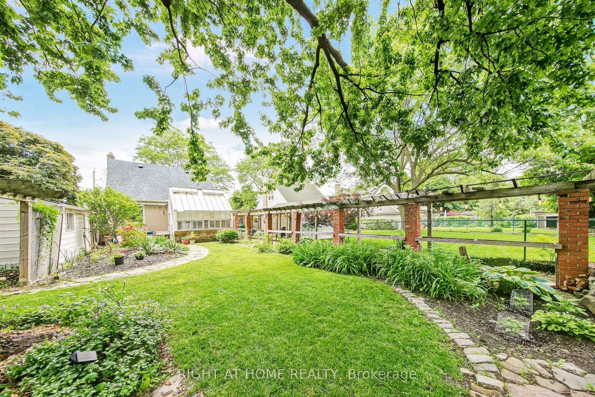 74 Mccaul Street Property Photo 41