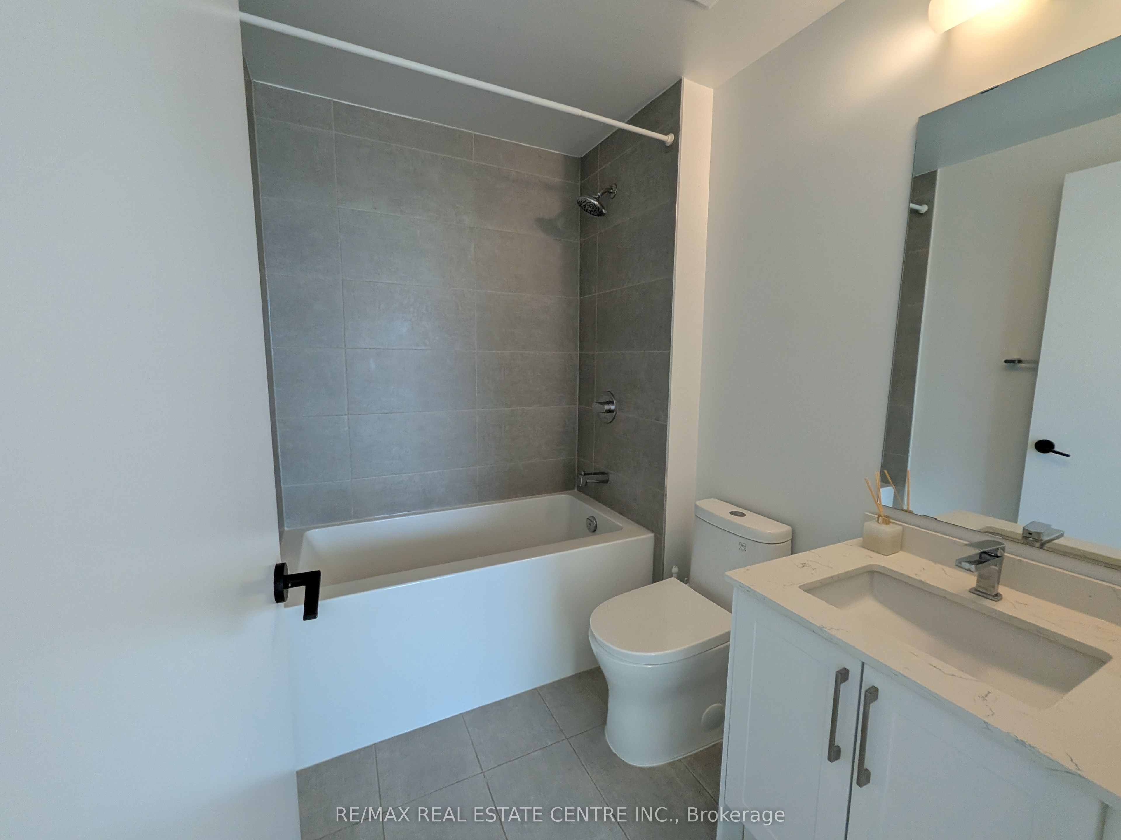 2450 Old Bronte Road 417 Property Photo 9