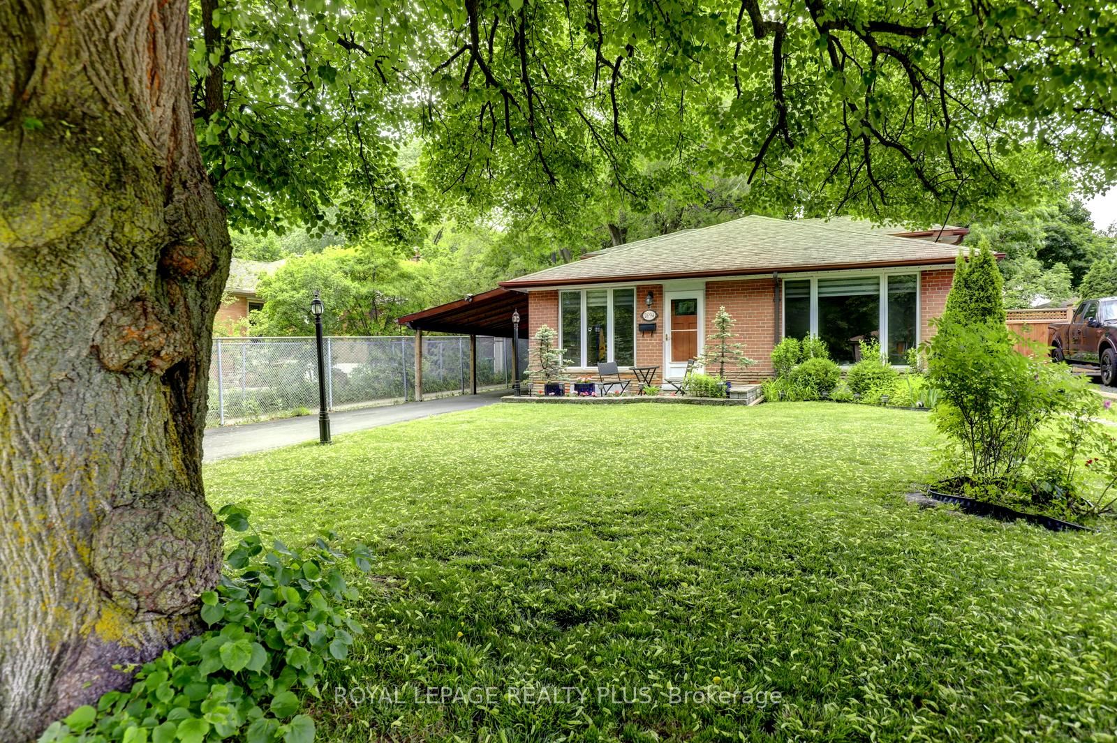 2694 Truscott Drive Property Photo 2