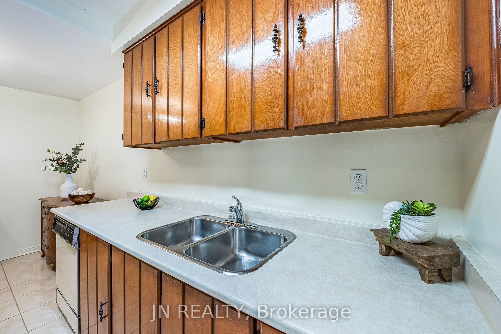 15 Gatwick Lane Property Photo 20