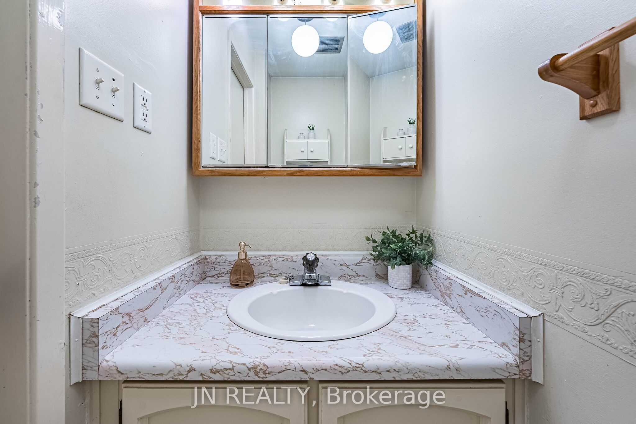 15 Gatwick Lane Property Photo 21