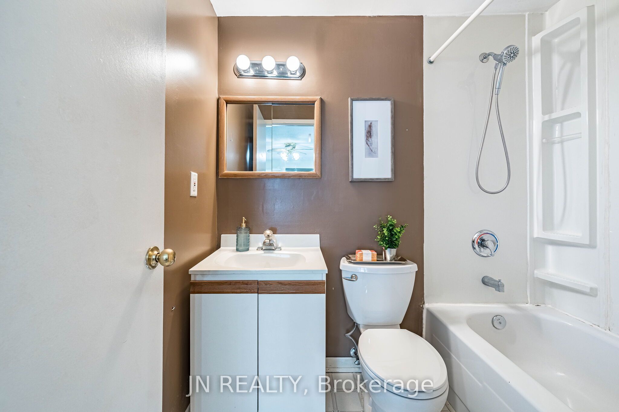 15 Gatwick Lane Property Photo 28