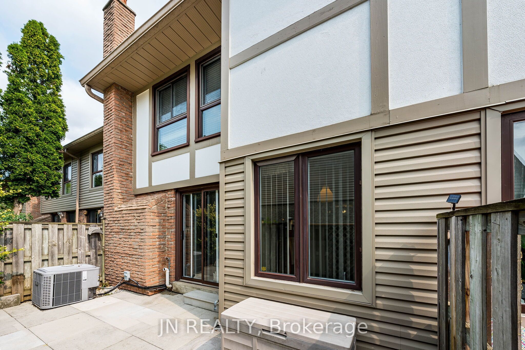 15 Gatwick Lane Property Photo 44