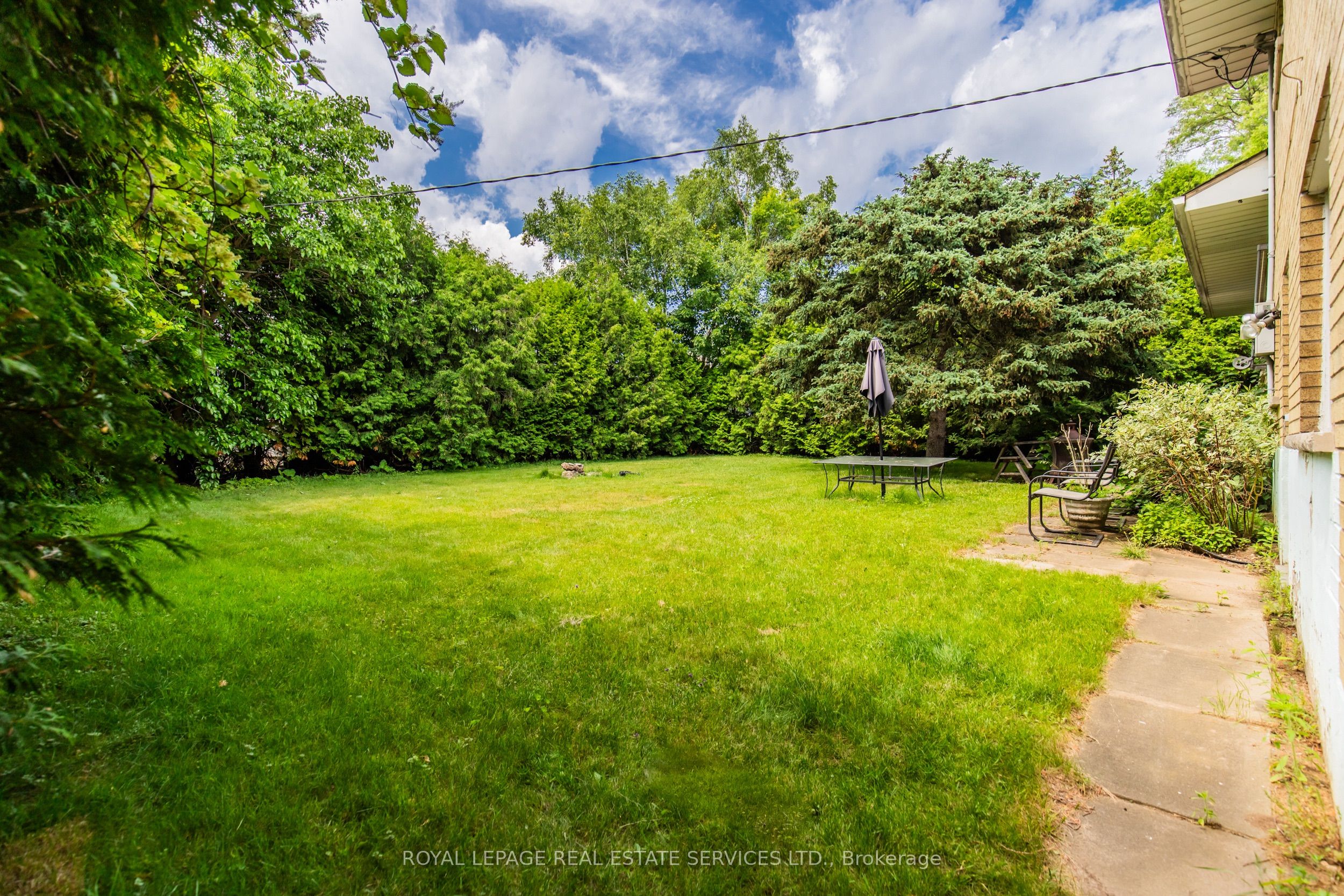 227 Lakeshore Road W Unit #2 Property Photo 3