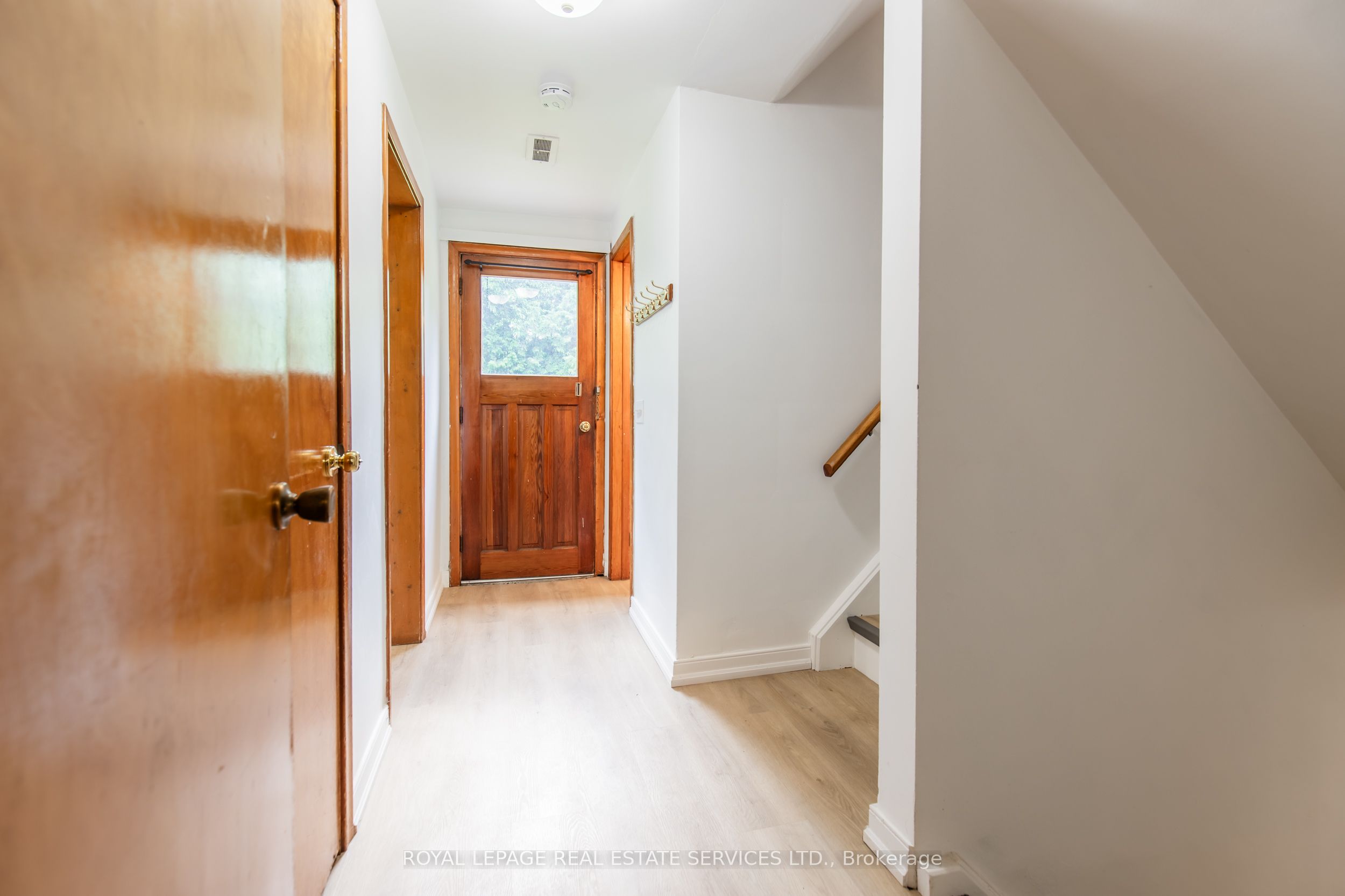 227 Lakeshore Road W Unit #2 Property Photo 4