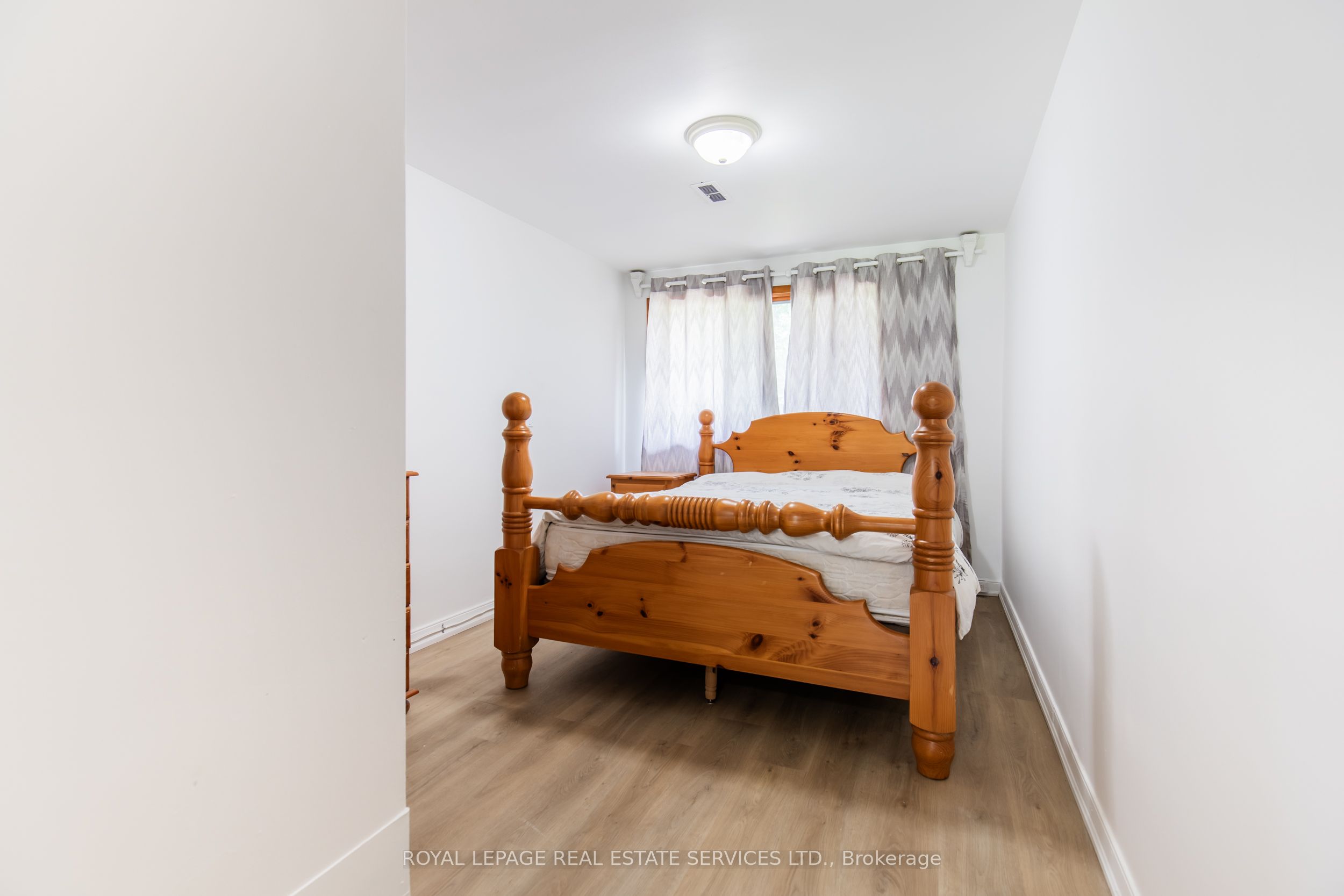 227 Lakeshore Road W Unit #2 Property Photo 7