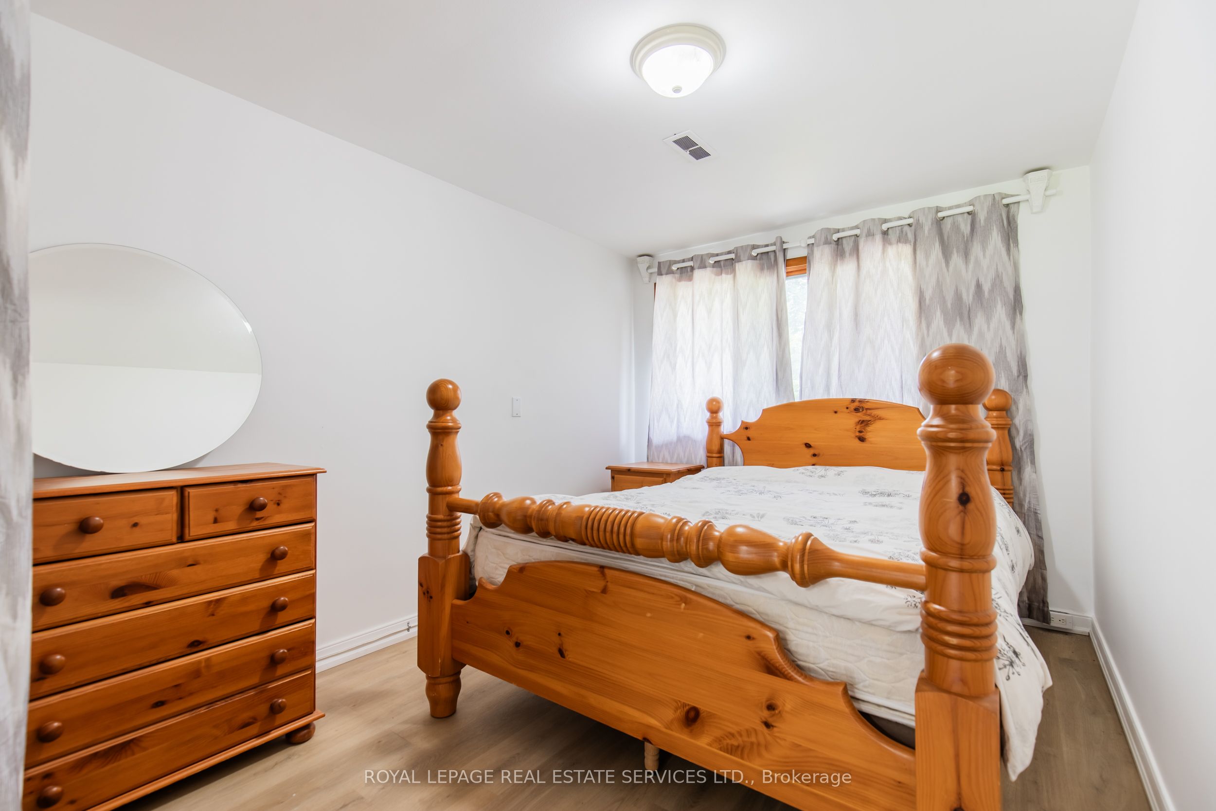 227 Lakeshore Road W Unit #2 Property Photo 8