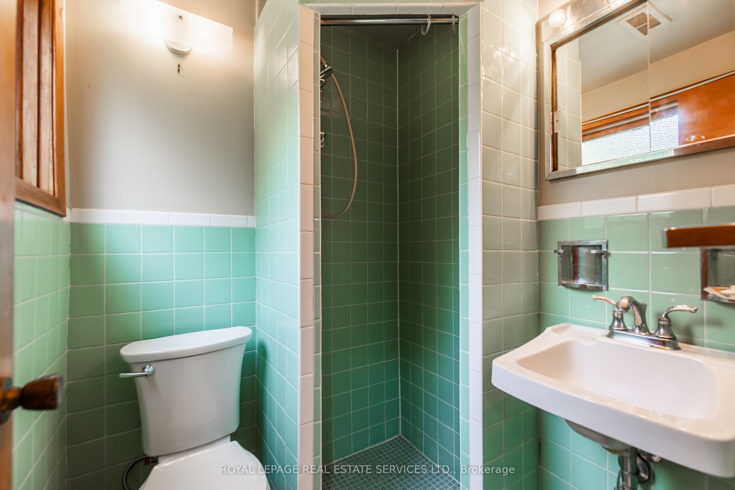 227 Lakeshore Road W Unit #2 Property Photo 10
