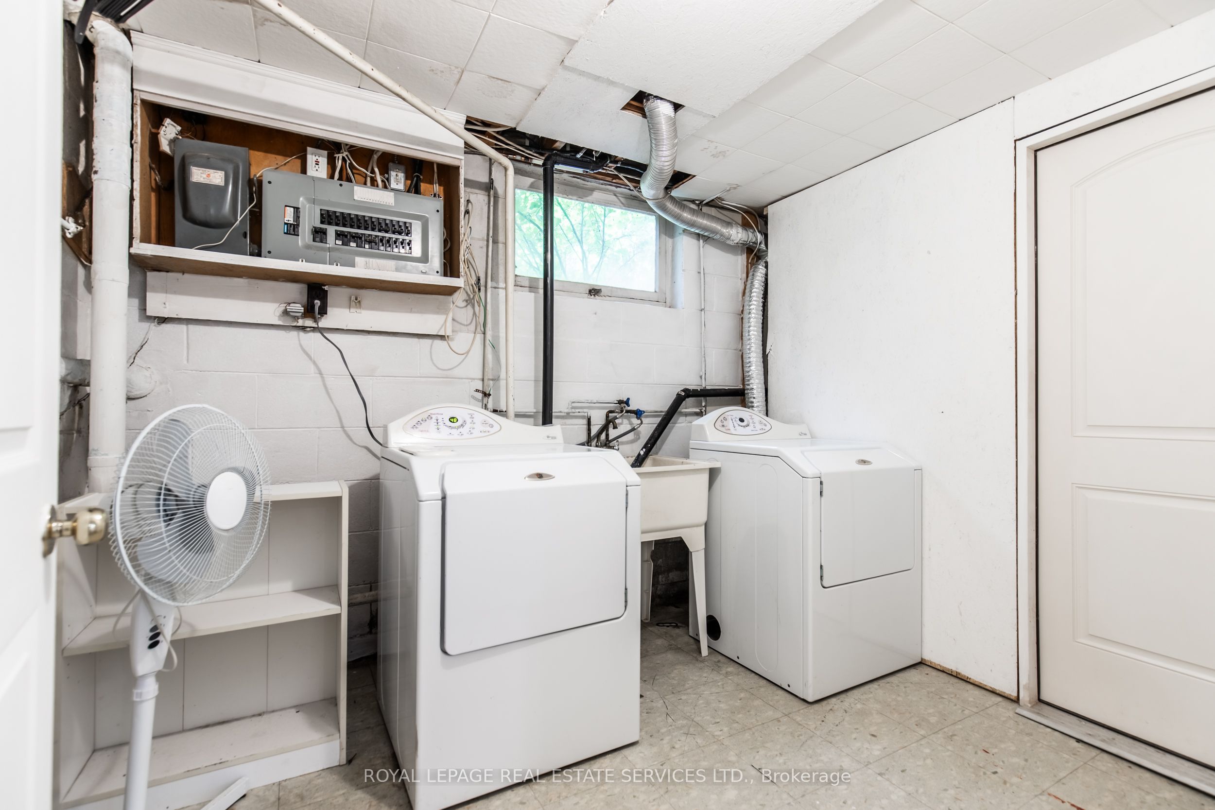 227 Lakeshore Road W Unit #2 Property Photo 15